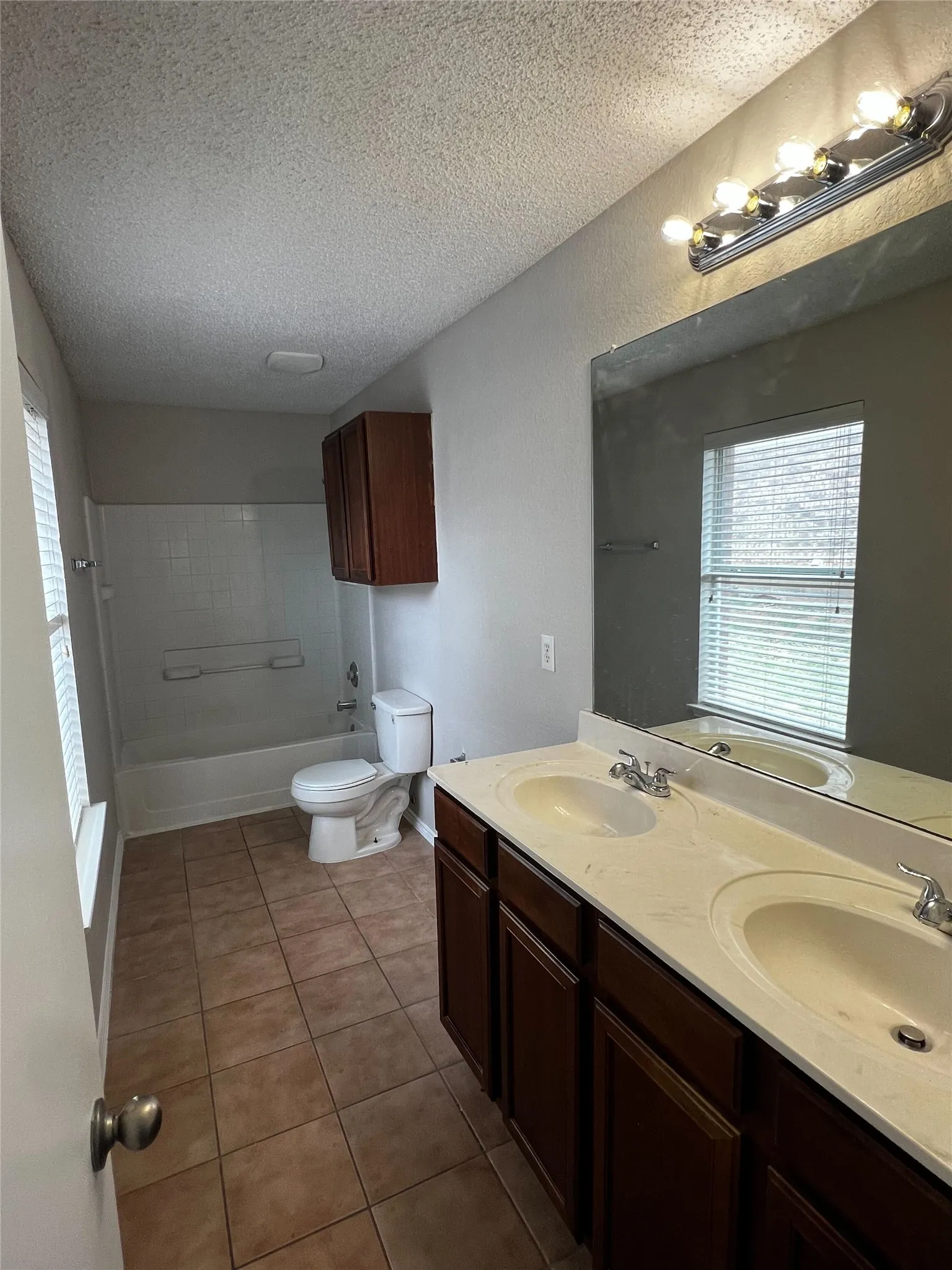 Single Family Residence For Rent in Tarrant County , 1601 Hedgewood Trail, Fort Worth, Texas 76112, 3 Bedroom, 2 Bathroom, 2 Garage spaces, 1,637 Sqft, built in 2006, mls#21349565, Real Estate Agent in Fort Worth, Homes For Rent in Tarrant county, Homes For Rent in Fort Worth, Realtor in Fort Worth Texas, Real Estate Brokerage Independent Realty Texas, Luminita Cordes Realtor