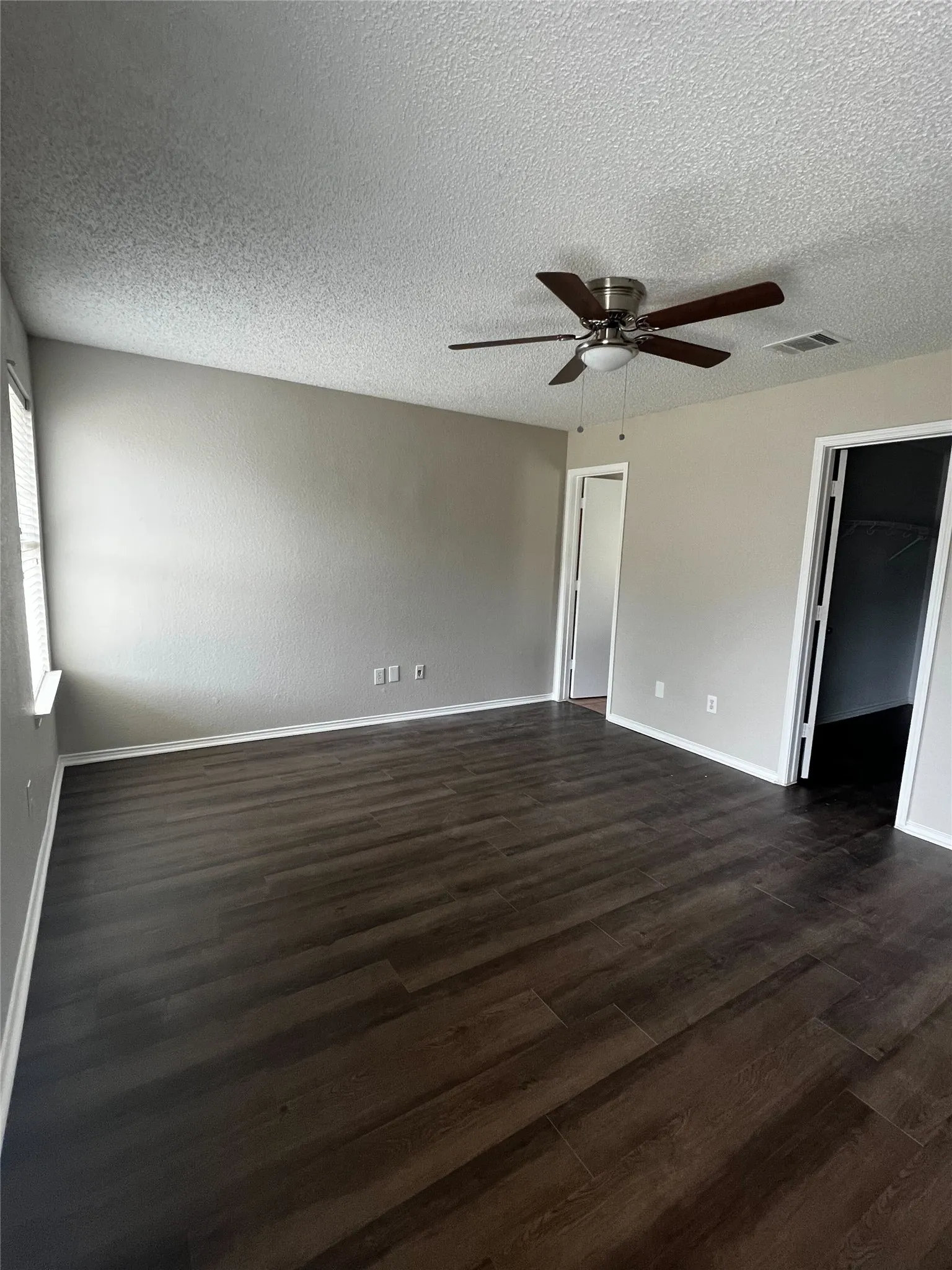 Single Family Residence For Rent in Tarrant County , 1601 Hedgewood Trail, Fort Worth, Texas 76112, 3 Bedroom, 2 Bathroom, 2 Garage spaces, 1,637 Sqft, built in 2006, mls#21349565, Real Estate Agent in Fort Worth, Homes For Rent in Tarrant county, Homes For Rent in Fort Worth, Realtor in Fort Worth Texas, Real Estate Brokerage Independent Realty Texas, Luminita Cordes Realtor