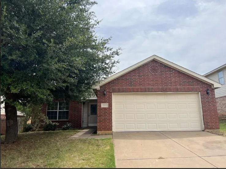 Single Family Residence For Rent in Tarrant County , 1601 Hedgewood Trail, Fort Worth, Texas 76112, 3 Bedroom, 2 Bathroom, 2 Garage spaces, 1,637 Sqft, built in 2006, mls#21349565, Real Estate Agent in Fort Worth, Homes For Rent in Tarrant county, Homes For Rent in Fort Worth, Realtor in Fort Worth Texas, Real Estate Brokerage Independent Realty Texas, Luminita Cordes Realtor