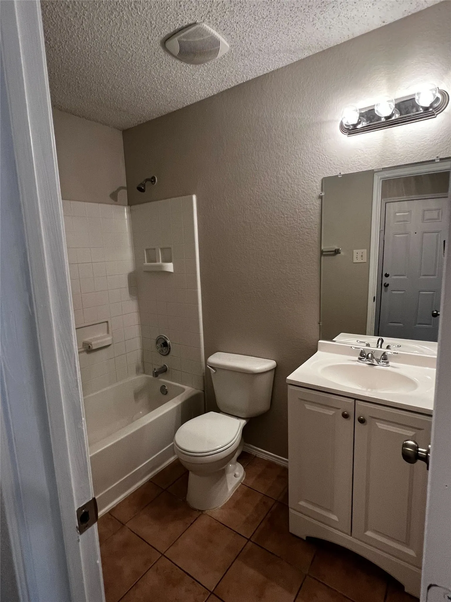 Single Family Residence For Rent in Tarrant County , 1601 Hedgewood Trail, Fort Worth, Texas 76112, 3 Bedroom, 2 Bathroom, 2 Garage spaces, 1,637 Sqft, built in 2006, mls#21349565, Real Estate Agent in Fort Worth, Homes For Rent in Tarrant county, Homes For Rent in Fort Worth, Realtor in Fort Worth Texas, Real Estate Brokerage Independent Realty Texas, Luminita Cordes Realtor