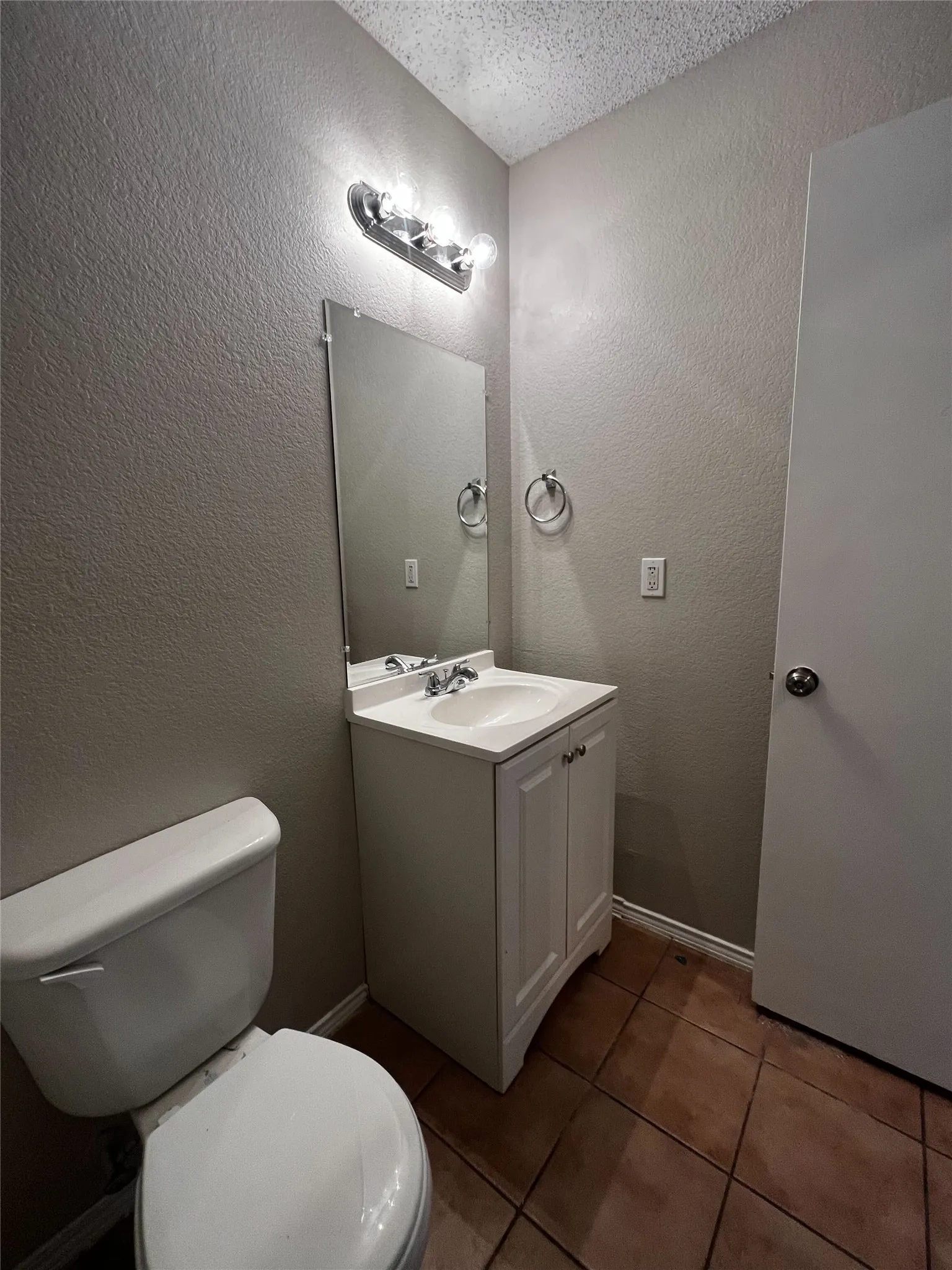 Single Family Residence For Rent in Tarrant County , 1601 Hedgewood Trail, Fort Worth, Texas 76112, 3 Bedroom, 2 Bathroom, 2 Garage spaces, 1,637 Sqft, built in 2006, mls#21349565, Real Estate Agent in Fort Worth, Homes For Rent in Tarrant county, Homes For Rent in Fort Worth, Realtor in Fort Worth Texas, Real Estate Brokerage Independent Realty Texas, Luminita Cordes Realtor