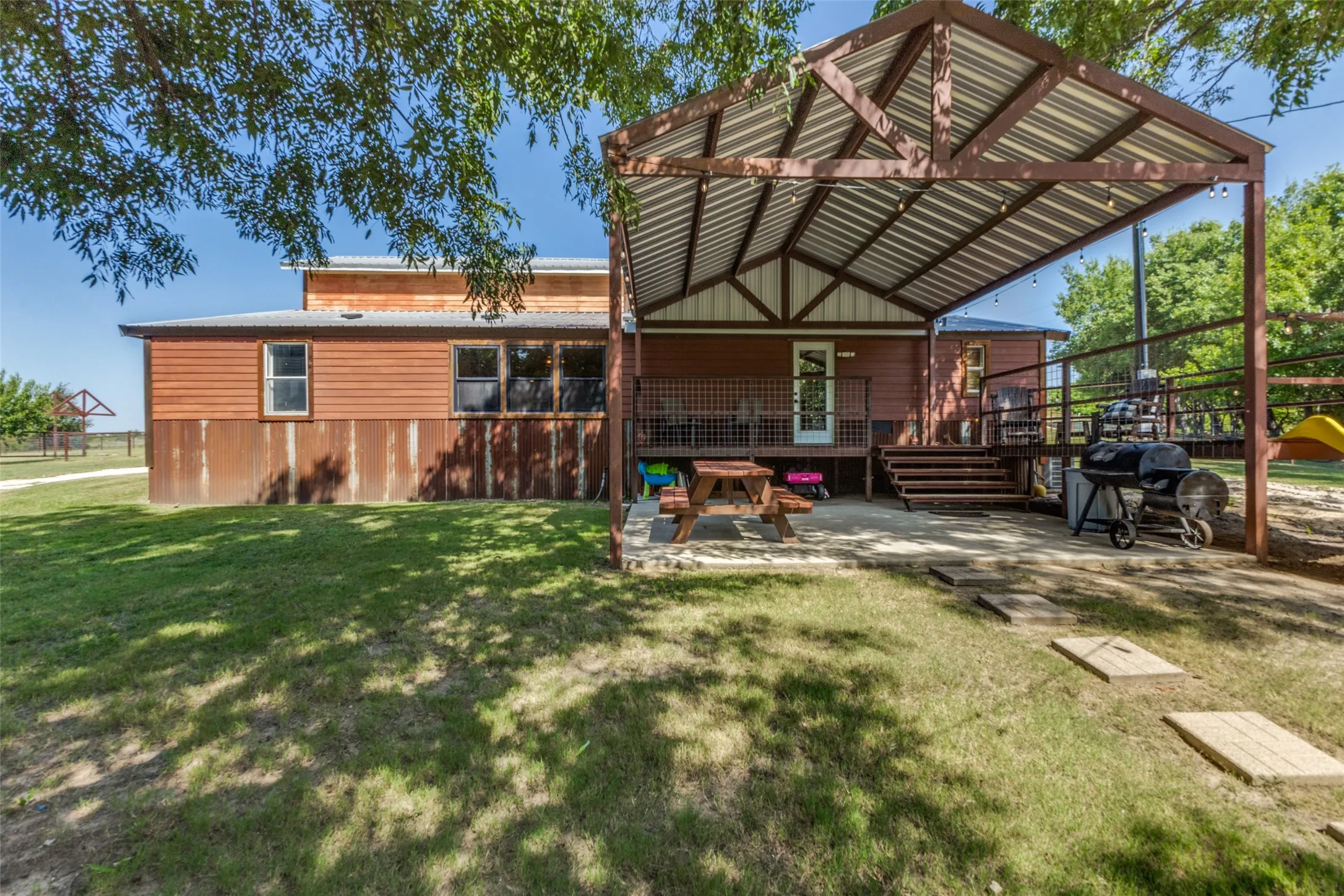 Single Family Residence For Sale in Cooke County , 9752 County Road 341, Muenster, Texas 76252, 4 Bedroom, 1 Bathroom, Garage spaces, 2,240 Sqft, built in 2004, mls#21351727, Real Estate Agent in Muenster, Homes For Sale in Cooke county, Homes For Sale in Muenster, Realtor in Muenster Texas, Real Estate Brokerage Independent Realty Texas, Luminita Cordes Realtor
