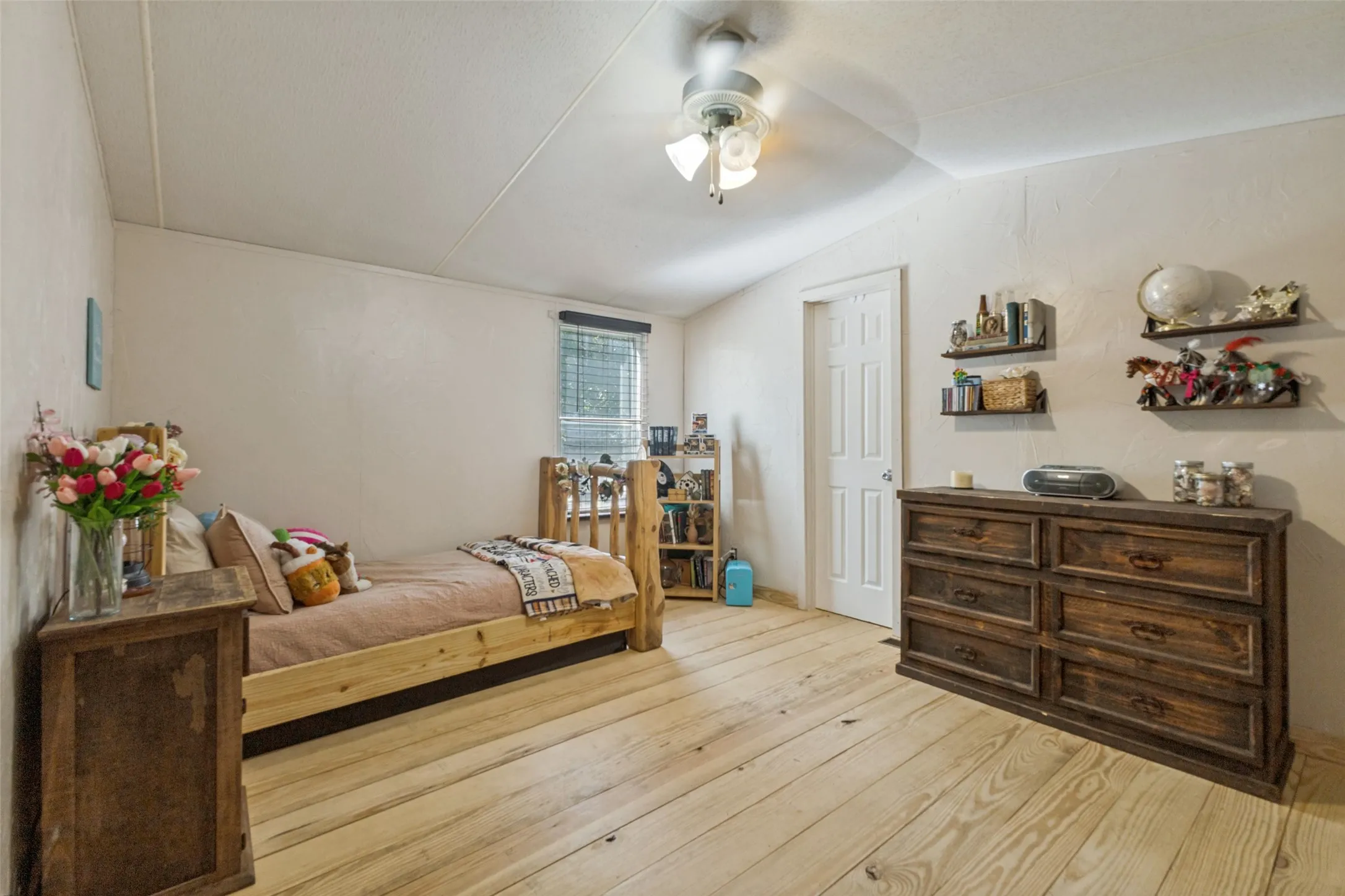Single Family Residence For Sale in Cooke County , 9752 County Road 341, Muenster, Texas 76252, 4 Bedroom, 1 Bathroom, Garage spaces, 2,240 Sqft, built in 2004, mls#21351727, Real Estate Agent in Muenster, Homes For Sale in Cooke county, Homes For Sale in Muenster, Realtor in Muenster Texas, Real Estate Brokerage Independent Realty Texas, Luminita Cordes Realtor