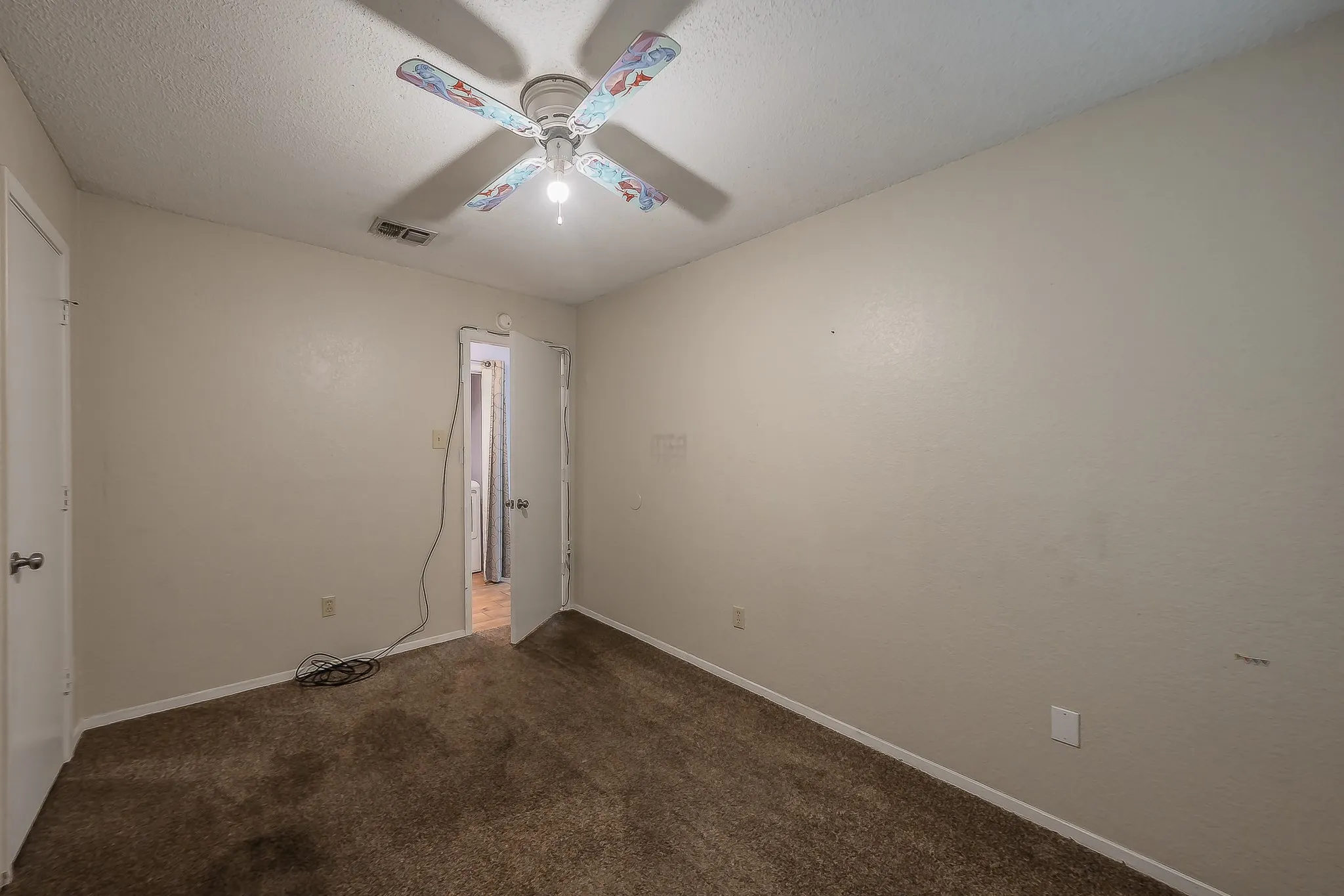 Townhouse For Rent in Tarrant County , 5003 Maryanna Way, North Richland Hills, Texas 76180, 2 Bedroom, 2 Bathroom, Garage spaces, 1,065 Sqft, built in 1984, mls#21351737, Real Estate Agent in North Richland Hills, Homes For Rent in Tarrant county, Homes For Rent in North Richland Hills, Realtor in North Richland Hills Texas, Real Estate Brokerage Independent Realty Texas, Luminita Cordes Realtor