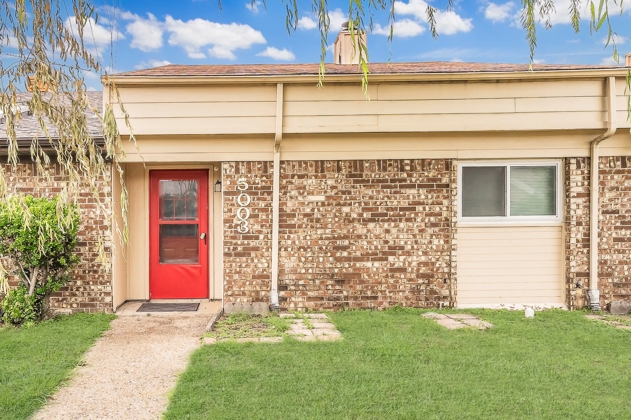 Townhouse For Rent in Tarrant County , 5003 Maryanna Way, North Richland Hills, Texas 76180, 2 Bedroom, 2 Bathroom, Garage spaces, 1,065 Sqft, built in 1984, mls#21351737, Real Estate Agent in North Richland Hills, Homes For Rent in Tarrant county, Homes For Rent in North Richland Hills, Realtor in North Richland Hills Texas, Real Estate Brokerage Independent Realty Texas, Luminita Cordes Realtor