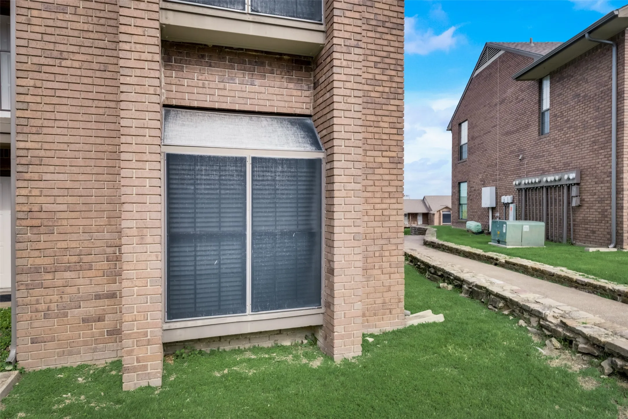 Condominium For Rent in Dallas County , 4544 Chaha Road 106, Garland, Texas 75043, 1 Bedroom, 1 Bathroom, Garage spaces, 668 Sqft, built in 1981, mls#21351738, Real Estate Agent in Garland, Homes For Rent in Dallas county, Homes For Rent in Garland, Realtor in Garland Texas, Real Estate Brokerage Independent Realty Texas, Luminita Cordes Realtor