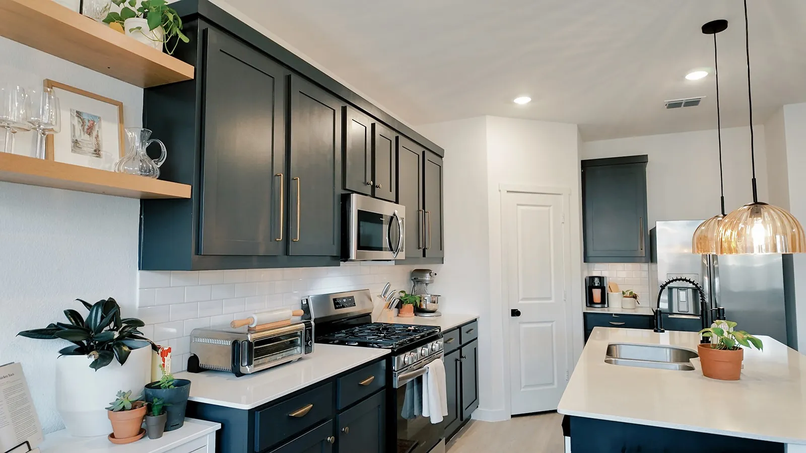 Single Family Residence For Sale in Denton County , 319 Sedalia Trail, Justin, Texas 76247, 4 Bedroom, 2 Bathroom, 2 Garage spaces, 1,834 Sqft, built in 2024, mls#21351276, Real Estate Agent in Justin, Homes For Sale in Denton county, Homes For Sale in Justin, Realtor in Justin Texas, Real Estate Brokerage Independent Realty Texas, Luminita Cordes Realtor