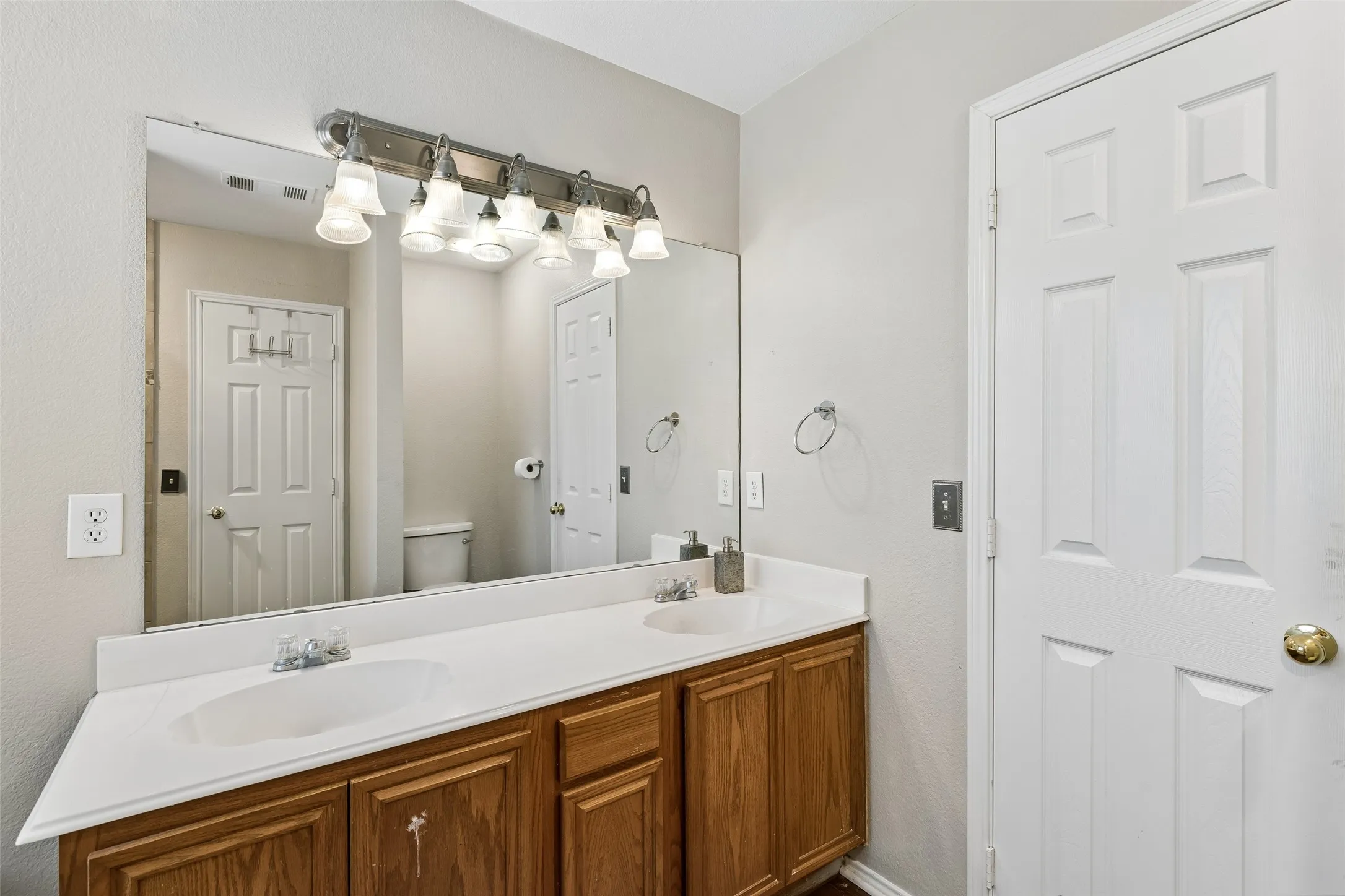 Primary Ensuite Bath