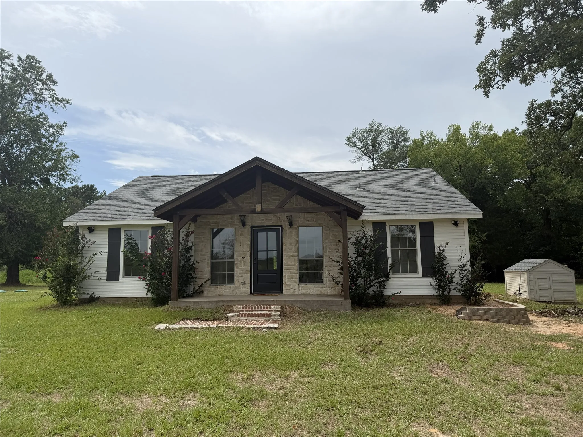 Single Family Residence For Sale in Van Zandt County , 2506 Vz County Road 2313, Eustace, Texas 75124, 4 Bedrooms, 3 Bathrooms, Garage spaces, 2,144 Sqft, built in 2005, Price $349,000, mls#21351740, Real Estate Agent in Eustace, Homes For Sale in Van Zandt county, Homes For Sale in Eustace, Realtor in Eustace Texas, Real Estate Brokerage Independent Realty Texas, Luminita Cordes Realtor