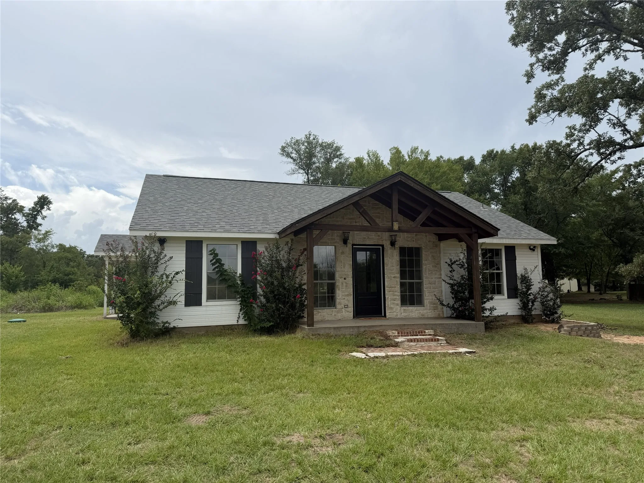 Single Family Residence For Sale in Van Zandt County , 2506 Vz County Road 2313, Eustace, Texas 75124, 4 Bedrooms, 3 Bathrooms, Garage spaces, 2,144 Sqft, built in 2005, Price $349,000, mls#21351740, Real Estate Agent in Eustace, Homes For Sale in Van Zandt county, Homes For Sale in Eustace, Realtor in Eustace Texas, Real Estate Brokerage Independent Realty Texas, Luminita Cordes Realtor