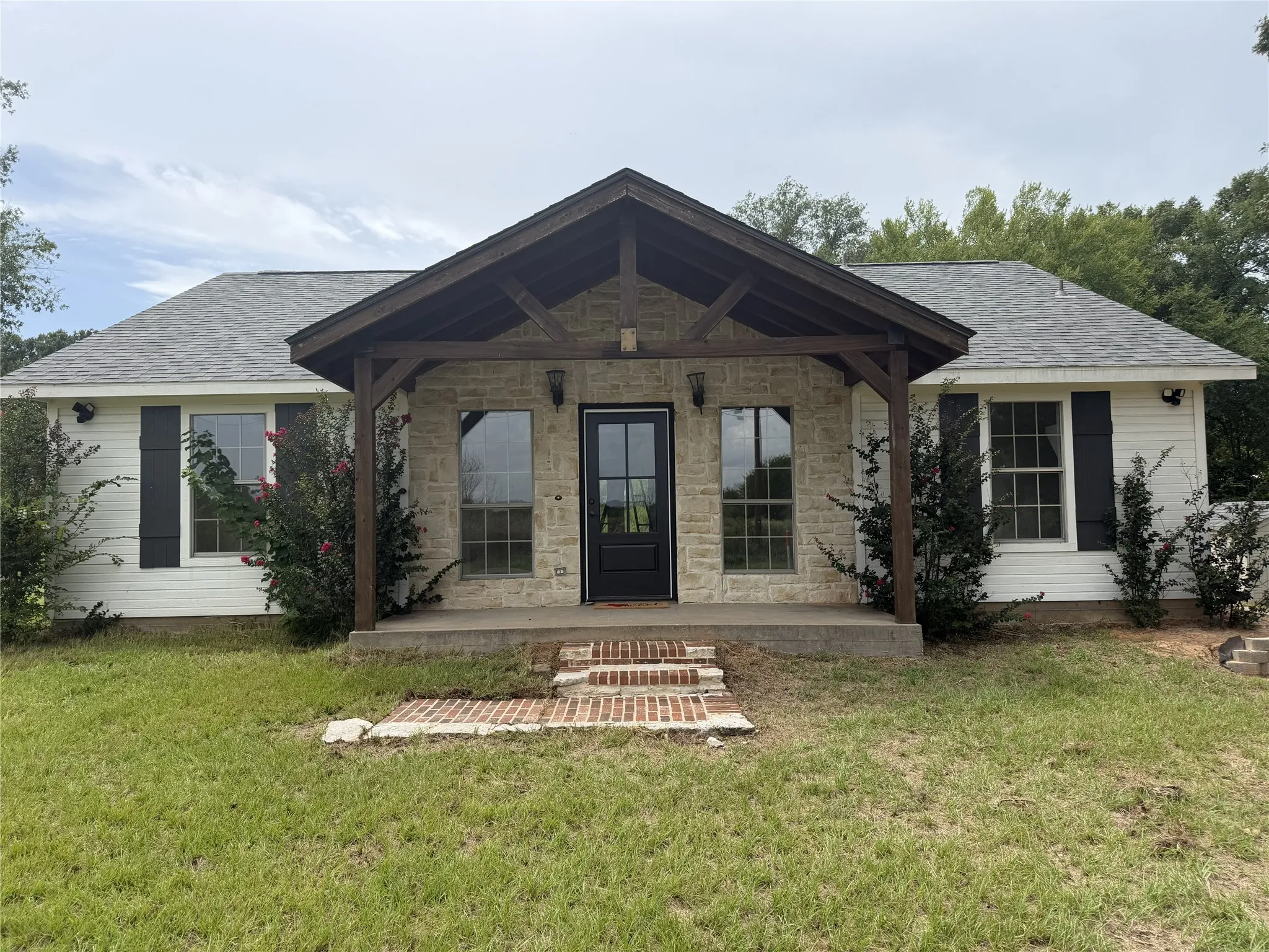 Single Family Residence For Sale in Van Zandt County , 2506 Vz County Road 2313, Eustace, Texas 75124, 4 Bedrooms, 3 Bathrooms, Garage spaces, 2,144 Sqft, built in 2005, Price $349,000, mls#21351740, Real Estate Agent in Eustace, Homes For Sale in Van Zandt county, Homes For Sale in Eustace, Realtor in Eustace Texas, Real Estate Brokerage Independent Realty Texas, Luminita Cordes Realtor