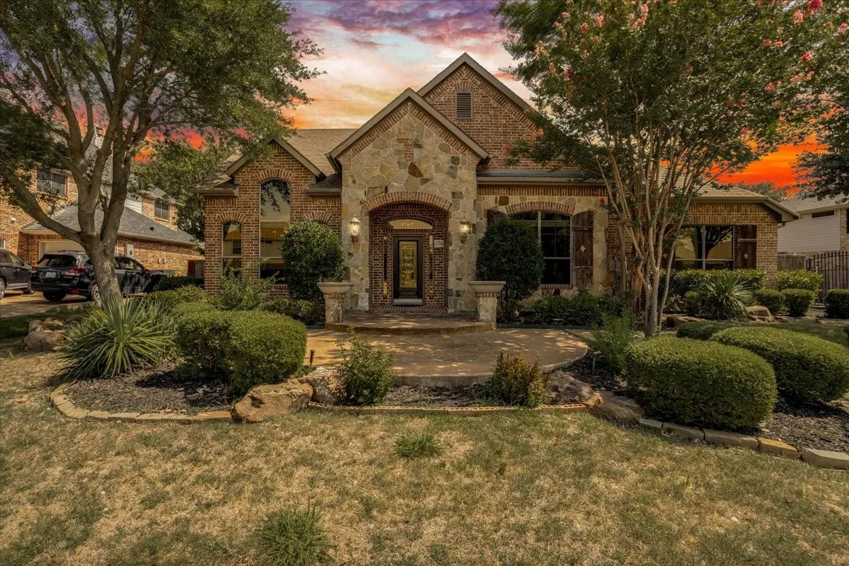 Single Family Residence For Sale in Collin County , 626 Waters Edge Way, Murphy, Texas 75094, 4 Bedroom, 4 Bathroom, 2 Garage spaces, 4,225 Sqft, built in 2006, Price $680,000, mls#21350609, Real Estate Agent in Murphy, Homes For Sale in Collin county, Homes For Sale in Murphy, Realtor in Murphy Texas, Real Estate Brokerage Independent Realty Texas, Luminita Cordes Realtor