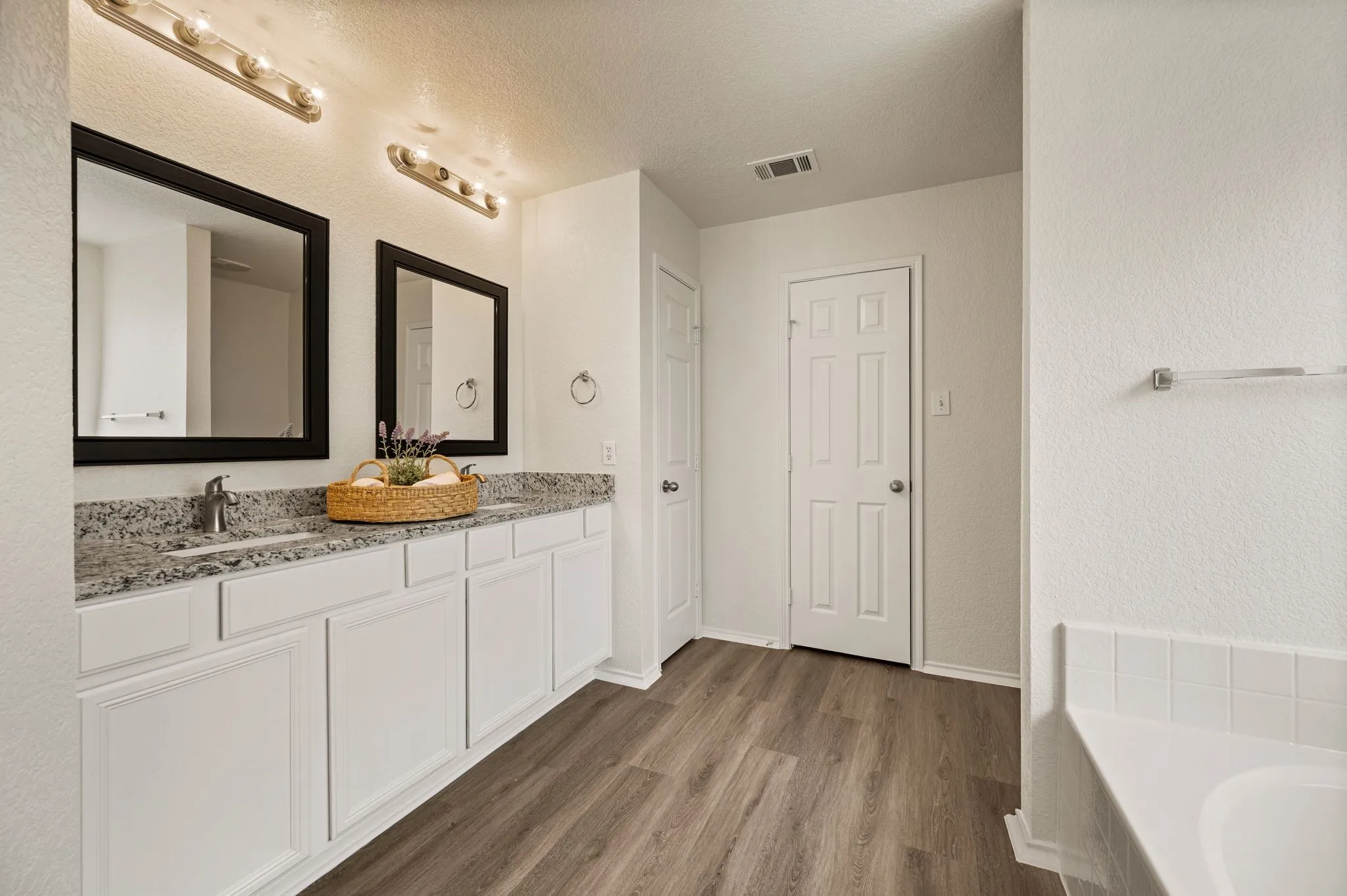 Single Family Residence For Sale in Tarrant County , 14145 Playa Trail, Fort Worth, Texas 76052, 3 Bedroom, 2 Bathroom, 2 Garage spaces, 1,736 Sqft, built in 2005, mls#21351475, Real Estate Agent in Fort Worth, Homes For Sale in Tarrant county, Homes For Sale in Fort Worth, Realtor in Fort Worth Texas, Real Estate Brokerage Independent Realty Texas, Luminita Cordes Realtor