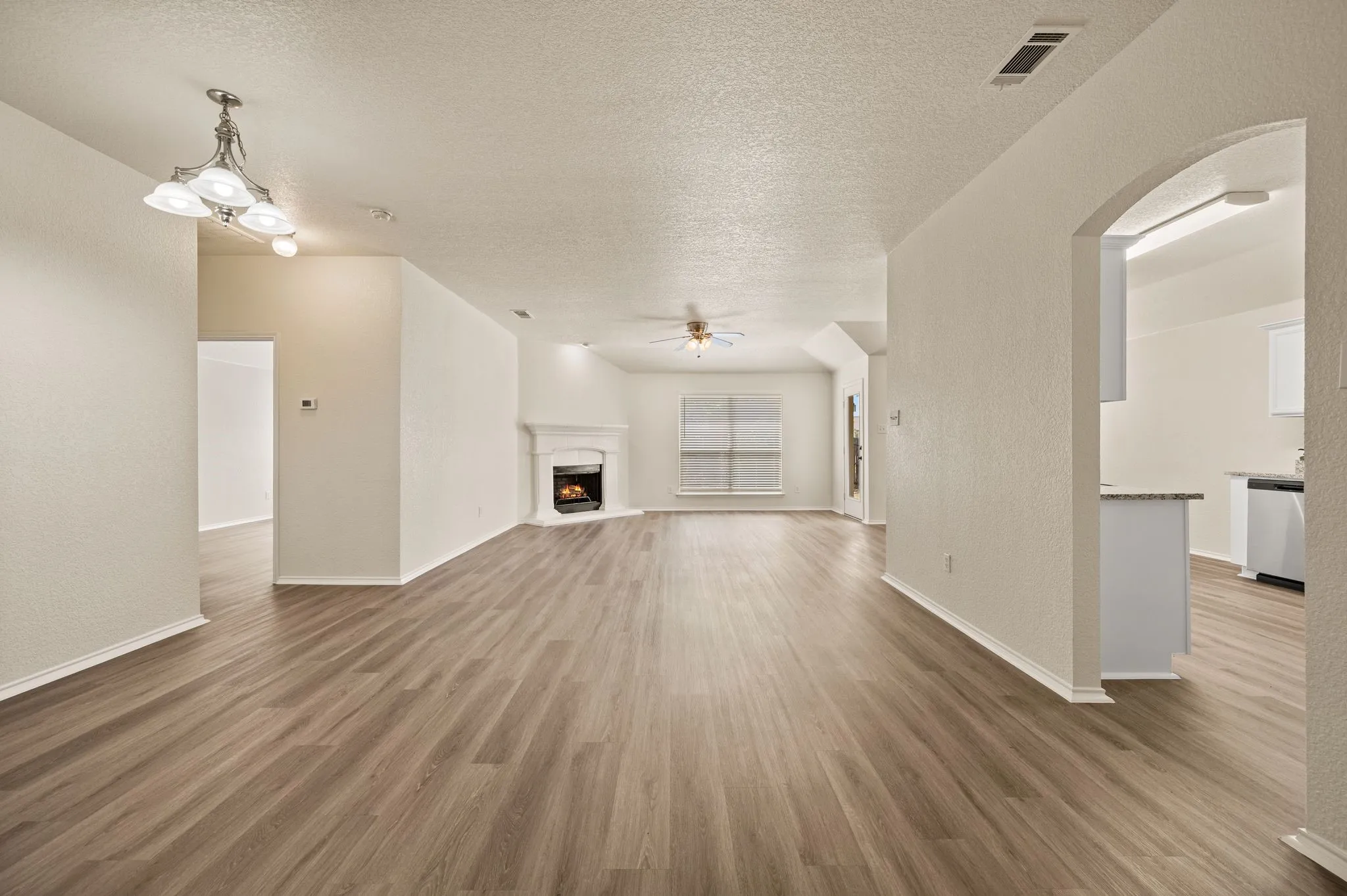 Single Family Residence For Sale in Tarrant County , 14145 Playa Trail, Fort Worth, Texas 76052, 3 Bedroom, 2 Bathroom, 2 Garage spaces, 1,736 Sqft, built in 2005, mls#21351475, Real Estate Agent in Fort Worth, Homes For Sale in Tarrant county, Homes For Sale in Fort Worth, Realtor in Fort Worth Texas, Real Estate Brokerage Independent Realty Texas, Luminita Cordes Realtor