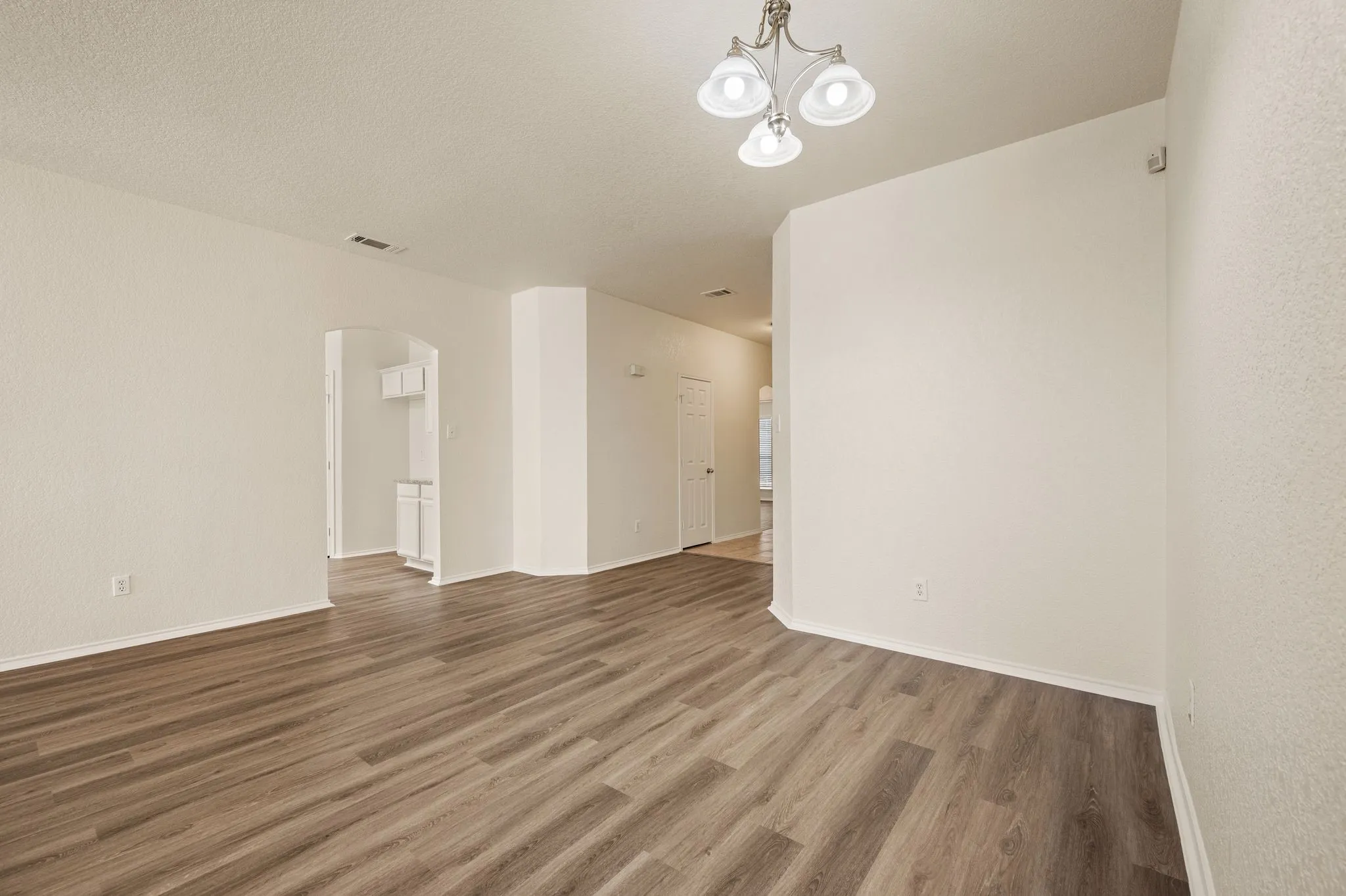 Single Family Residence For Sale in Tarrant County , 14145 Playa Trail, Fort Worth, Texas 76052, 3 Bedroom, 2 Bathroom, 2 Garage spaces, 1,736 Sqft, built in 2005, mls#21351475, Real Estate Agent in Fort Worth, Homes For Sale in Tarrant county, Homes For Sale in Fort Worth, Realtor in Fort Worth Texas, Real Estate Brokerage Independent Realty Texas, Luminita Cordes Realtor