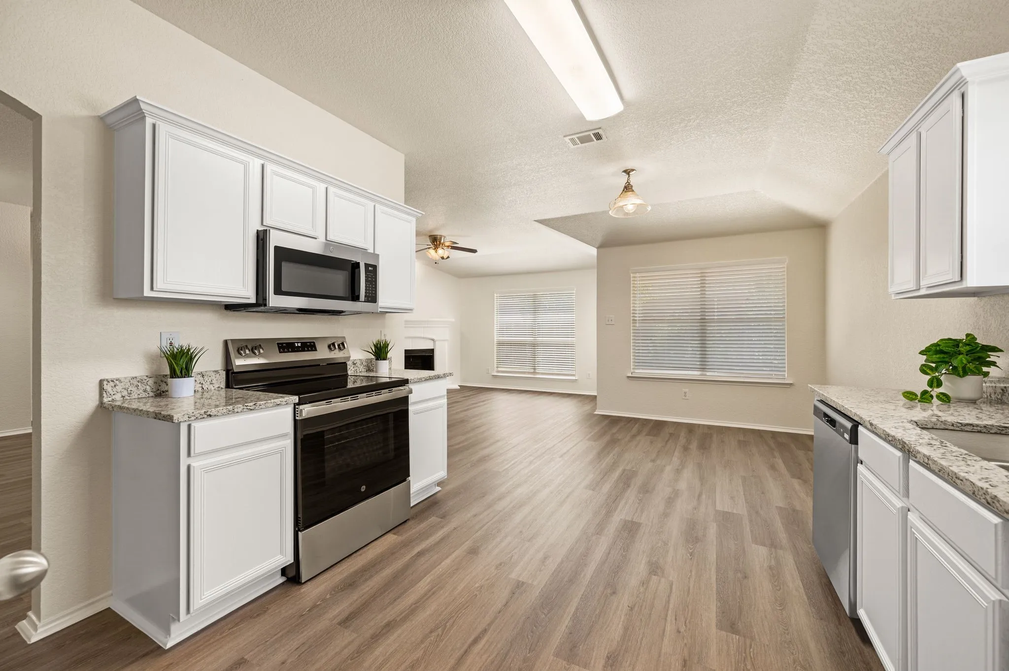 Single Family Residence For Sale in Tarrant County , 14145 Playa Trail, Fort Worth, Texas 76052, 3 Bedroom, 2 Bathroom, 2 Garage spaces, 1,736 Sqft, built in 2005, mls#21351475, Real Estate Agent in Fort Worth, Homes For Sale in Tarrant county, Homes For Sale in Fort Worth, Realtor in Fort Worth Texas, Real Estate Brokerage Independent Realty Texas, Luminita Cordes Realtor