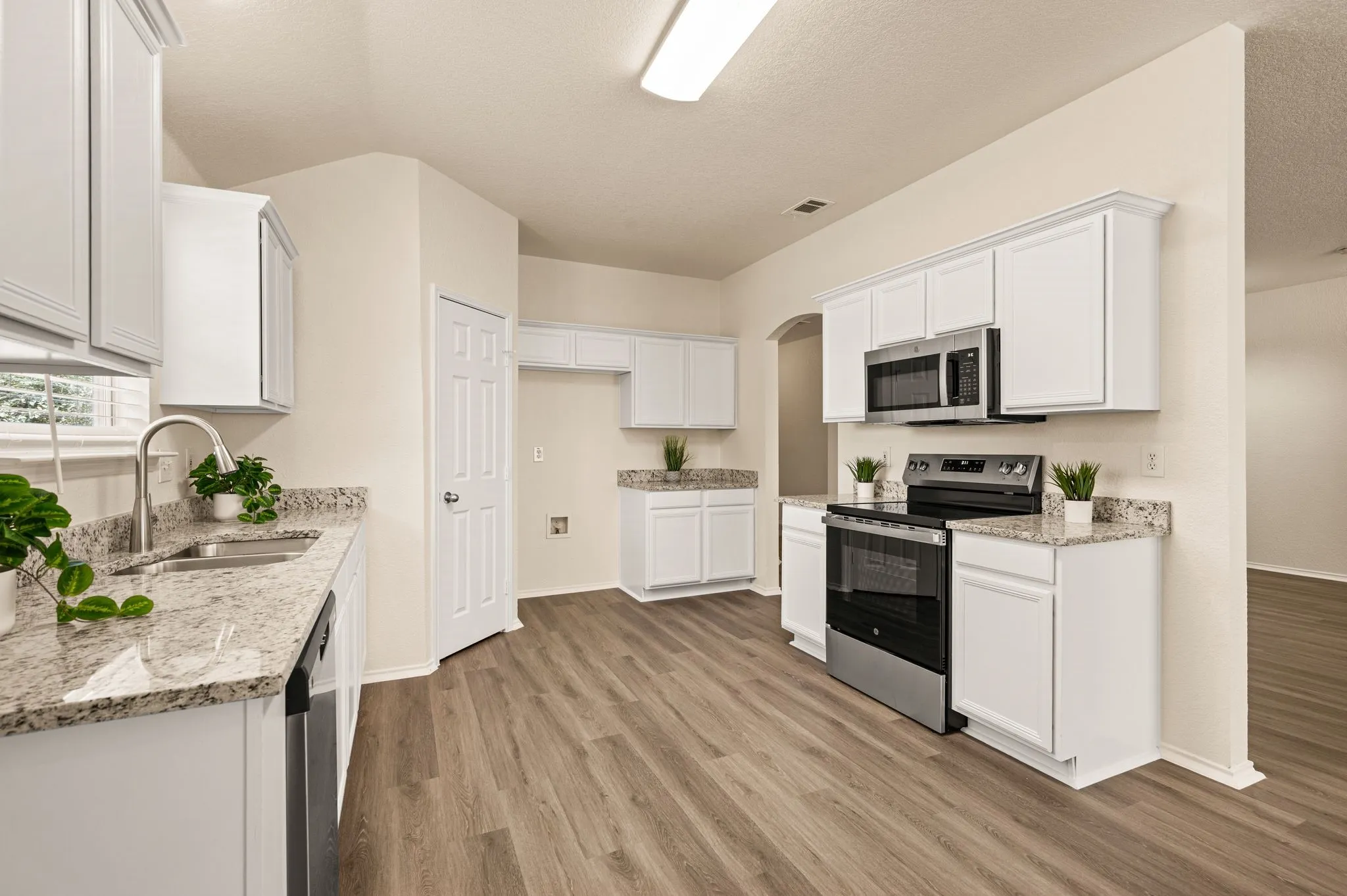 Single Family Residence For Sale in Tarrant County , 14145 Playa Trail, Fort Worth, Texas 76052, 3 Bedroom, 2 Bathroom, 2 Garage spaces, 1,736 Sqft, built in 2005, mls#21351475, Real Estate Agent in Fort Worth, Homes For Sale in Tarrant county, Homes For Sale in Fort Worth, Realtor in Fort Worth Texas, Real Estate Brokerage Independent Realty Texas, Luminita Cordes Realtor