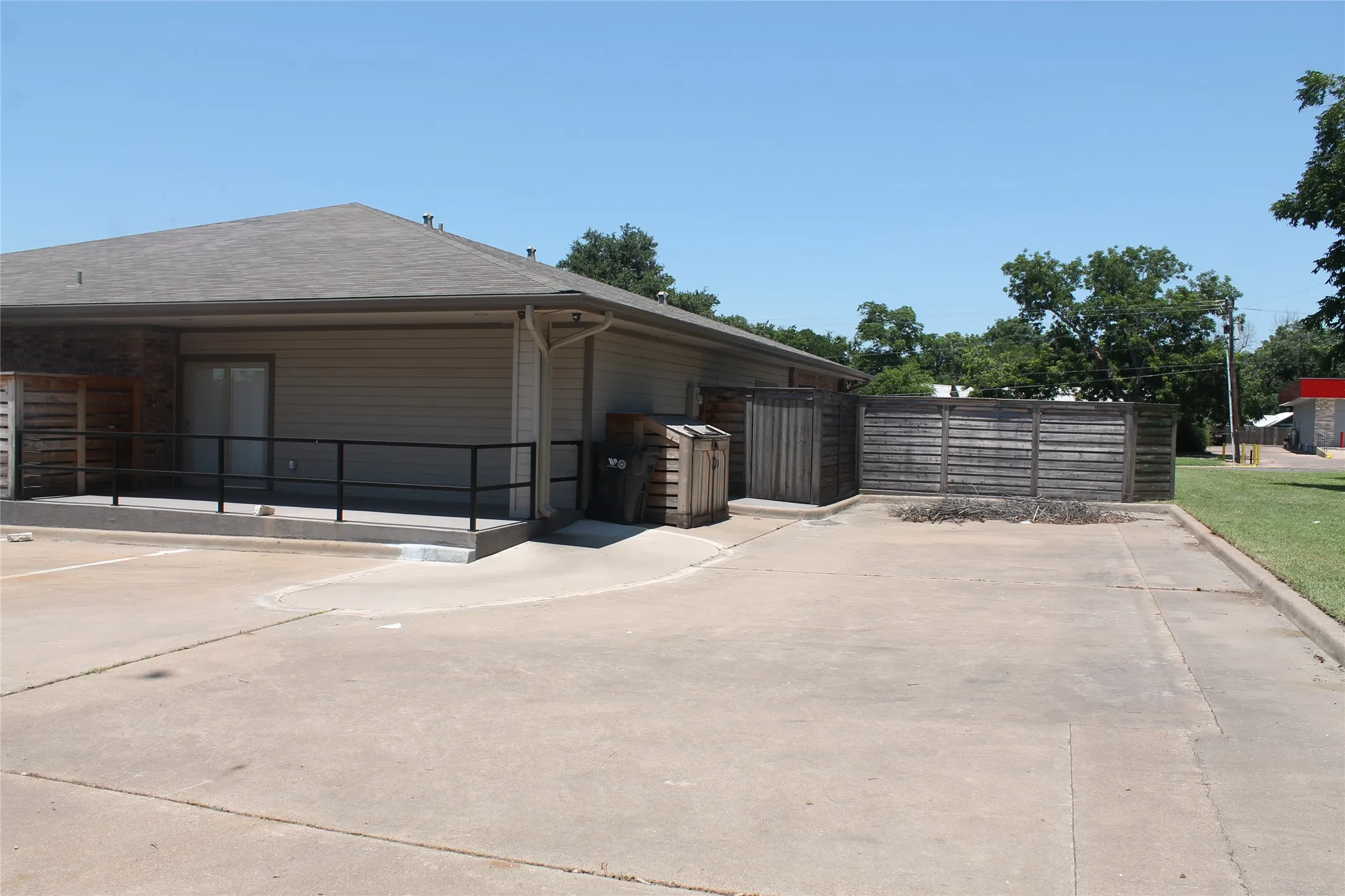 Office For Sale in Mc Lennan County , 3400 Hillcrest Drive, Waco, Texas 76708, 0, 0, Garage spaces, 0 Sqft, built in 1986, Price $685,000, mls#21351093, Real Estate Agent in Waco, Homes For Sale in Mc Lennan county, Homes For Sale in Waco, Realtor in Waco Texas, Real Estate Brokerage Independent Realty Texas, Luminita Cordes Realtor
