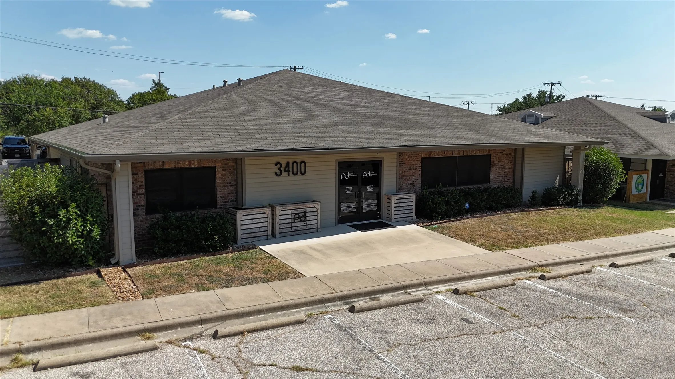 Office For Sale in Mc Lennan County , 3400 Hillcrest Drive, Waco, Texas 76708, 0, 0, Garage spaces, 0 Sqft, built in 1986, Price $685,000, mls#21351093, Real Estate Agent in Waco, Homes For Sale in Mc Lennan county, Homes For Sale in Waco, Realtor in Waco Texas, Real Estate Brokerage Independent Realty Texas, Luminita Cordes Realtor