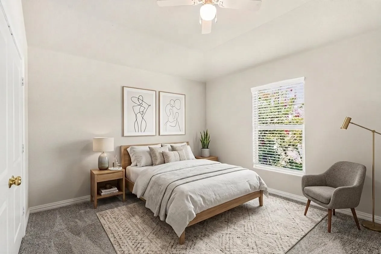 Ensuite bedroom, separate from the primary bedroom with full bath