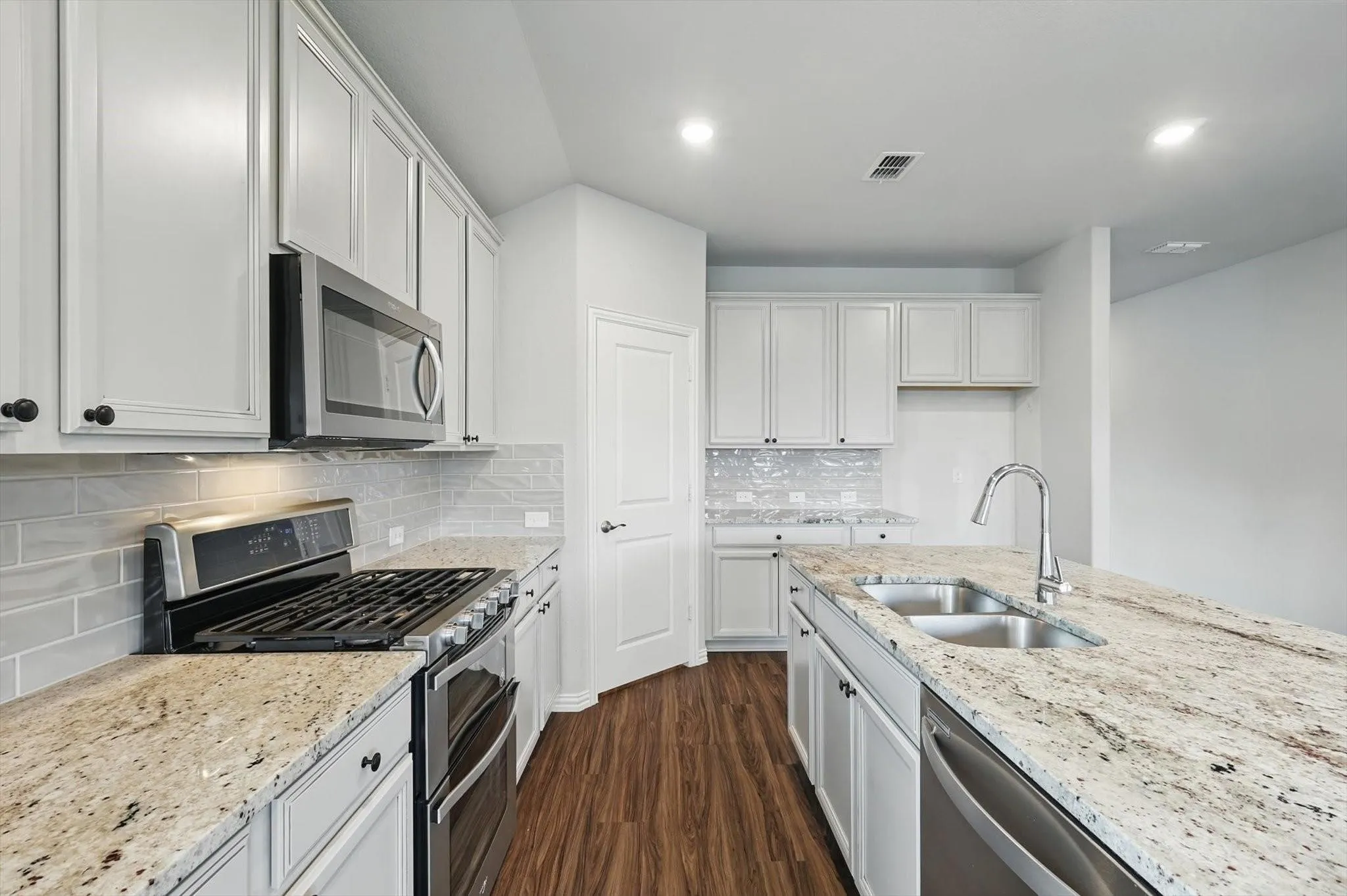 Single Family Residence For Sale in Collin County , 787 Cascade Lane, Princeton, Texas 75407, 4 Bedroom, 3 Bathroom, 2 Garage spaces, 2,263 Sqft, built in 2019, mls#21348867, Real Estate Agent in Princeton, Homes For Sale in Collin county, Homes For Sale in Princeton, Realtor in Princeton Texas, Real Estate Brokerage Independent Realty Texas, Luminita Cordes Realtor