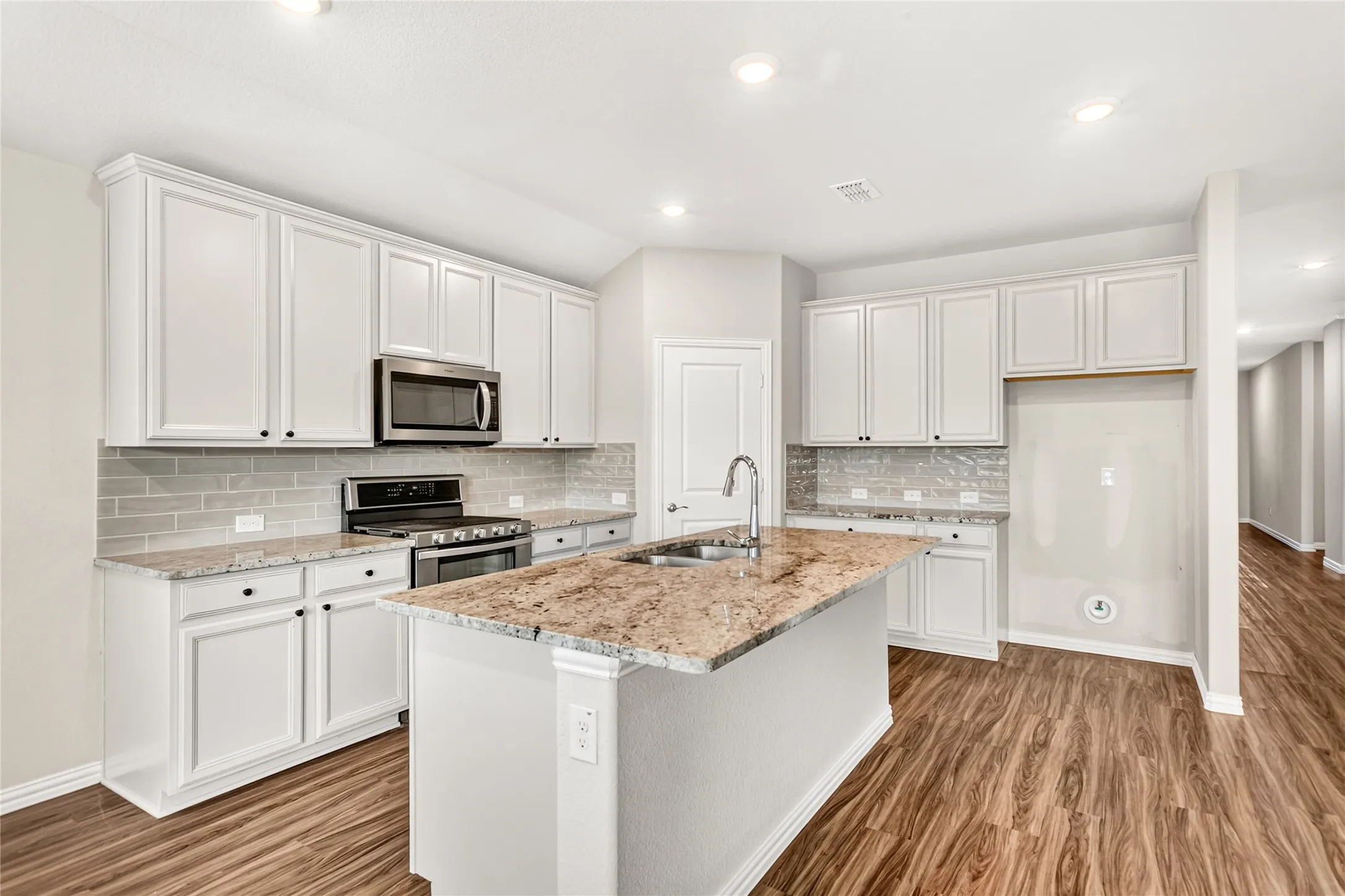 Single Family Residence For Sale in Collin County , 787 Cascade Lane, Princeton, Texas 75407, 4 Bedroom, 3 Bathroom, 2 Garage spaces, 2,263 Sqft, built in 2019, mls#21348867, Real Estate Agent in Princeton, Homes For Sale in Collin county, Homes For Sale in Princeton, Realtor in Princeton Texas, Real Estate Brokerage Independent Realty Texas, Luminita Cordes Realtor
