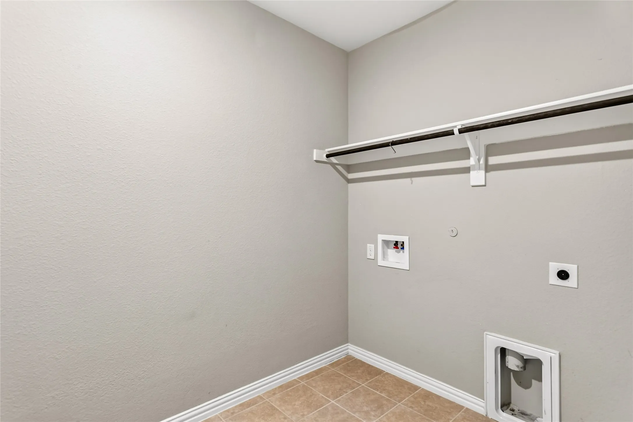 Single Family Residence For Sale in Collin County , 787 Cascade Lane, Princeton, Texas 75407, 4 Bedroom, 3 Bathroom, 2 Garage spaces, 2,263 Sqft, built in 2019, mls#21348867, Real Estate Agent in Princeton, Homes For Sale in Collin county, Homes For Sale in Princeton, Realtor in Princeton Texas, Real Estate Brokerage Independent Realty Texas, Luminita Cordes Realtor