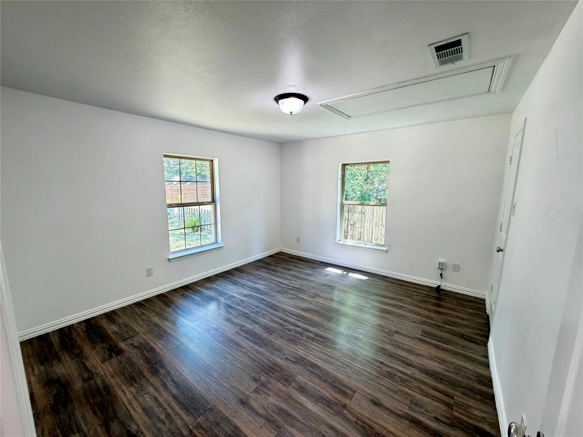 Single Family Residence For Sale in Kaufman County , 105 W Damon Street, Terrell, Texas 75160, 3 Bedroom, 2 Bathroom, 1 Garage spaces, 970 Sqft, built in 1942, mls#21349951, Real Estate Agent in Terrell, Homes For Sale in Kaufman county, Homes For Sale in Terrell, Realtor in Terrell Texas, Real Estate Brokerage Independent Realty Texas, Luminita Cordes Realtor