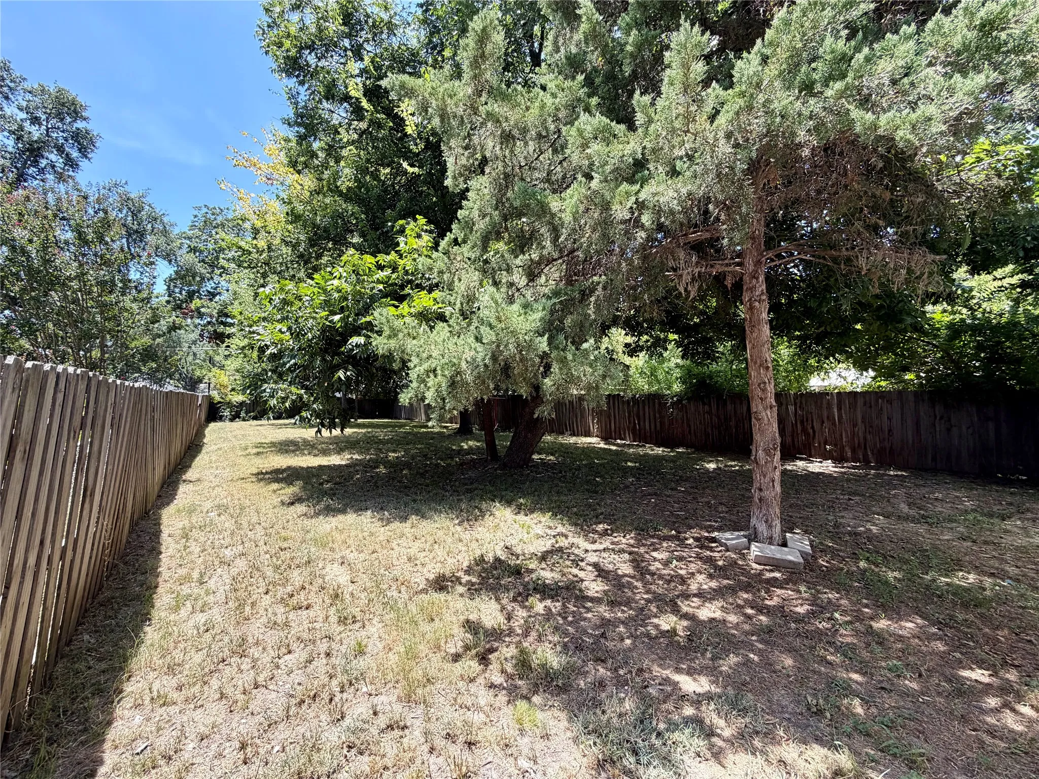 Single Family Residence For Sale in Kaufman County , 105 W Damon Street, Terrell, Texas 75160, 3 Bedroom, 2 Bathroom, 1 Garage spaces, 970 Sqft, built in 1942, mls#21349951, Real Estate Agent in Terrell, Homes For Sale in Kaufman county, Homes For Sale in Terrell, Realtor in Terrell Texas, Real Estate Brokerage Independent Realty Texas, Luminita Cordes Realtor