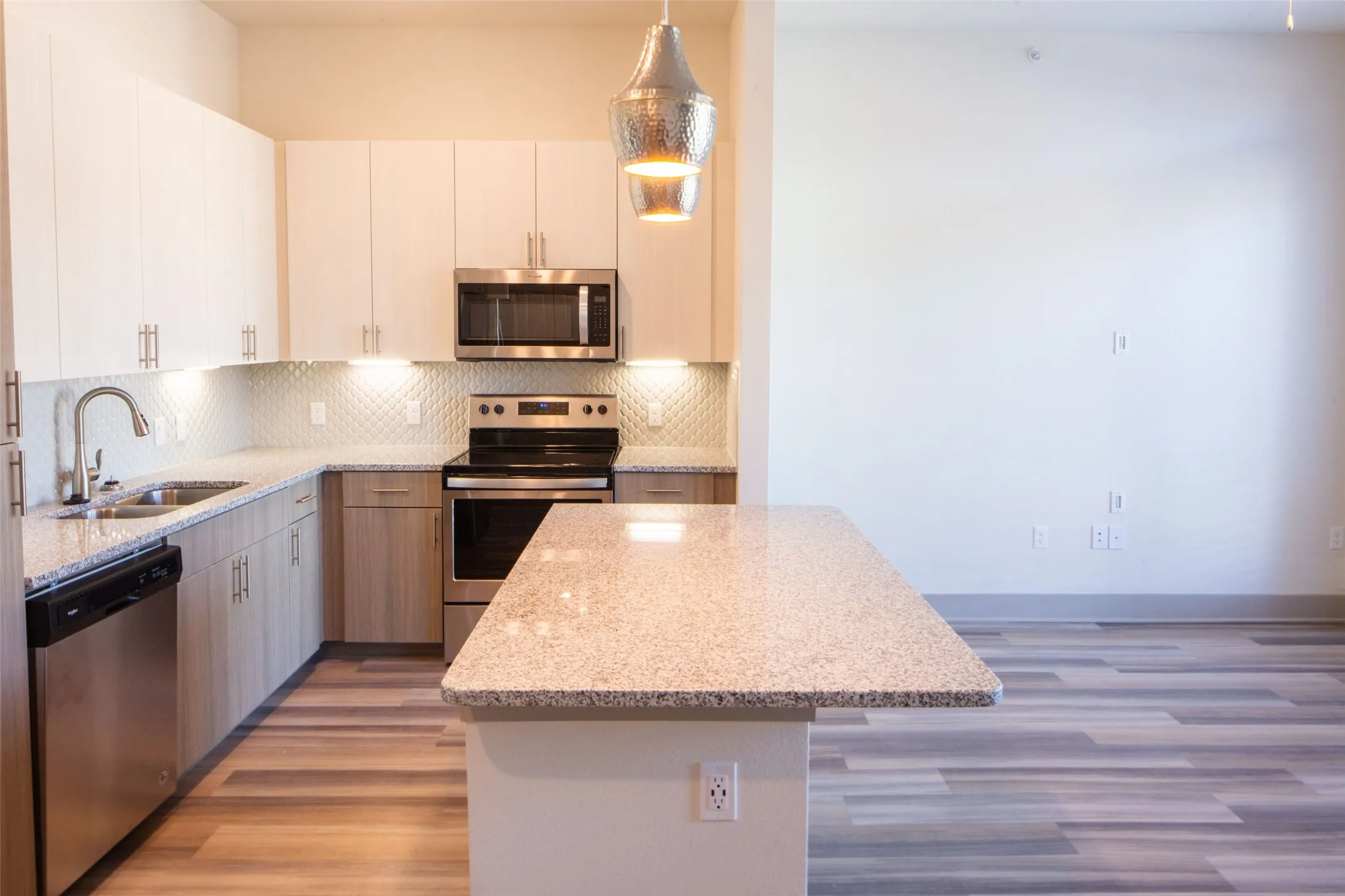 Apartment For Rent in Dallas County , 6000 Gaston Avenue 108, Dallas, Texas 75214, 1 Bedroom, 1 Bathroom, Garage spaces, 510 Sqft, built in 2018, mls#21351748, Real Estate Agent in Dallas, Homes For Rent in Dallas county, Homes For Rent in Dallas, Realtor in Dallas Texas, Real Estate Brokerage Independent Realty Texas, Luminita Cordes Realtor