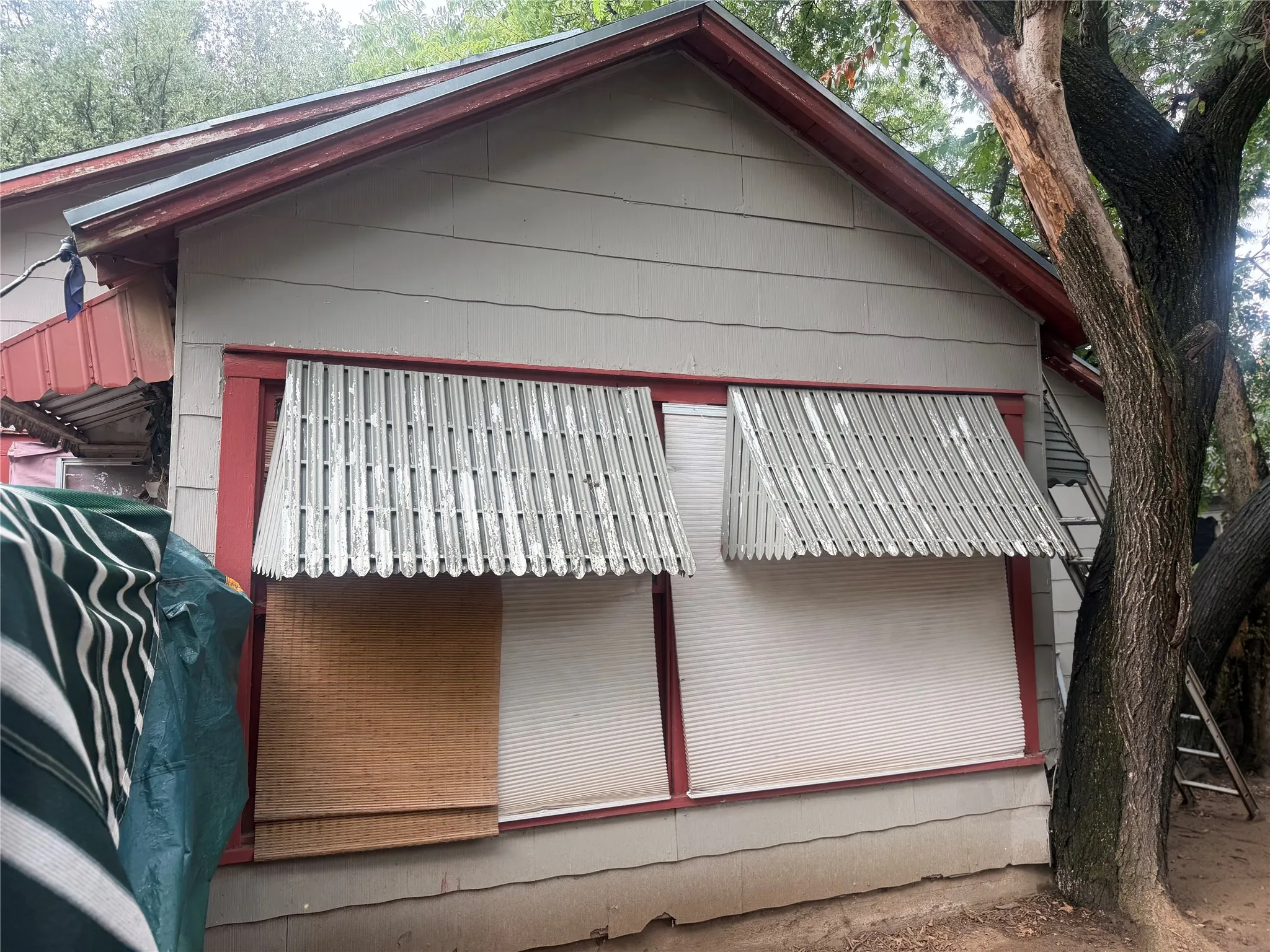 Single Family Residence For Sale in Clay County , 608 E Wichita Street, Henrietta, Texas 76365, 3 Bedrooms, 1 Bathroom, Garage spaces, 1,224 Sqft, built in 1940, Price $45,000, mls#21351672, Real Estate Agent in Henrietta, Homes For Sale in Clay county, Homes For Sale in Henrietta, Realtor in Henrietta Texas, Real Estate Brokerage Independent Realty Texas, Luminita Cordes Realtor