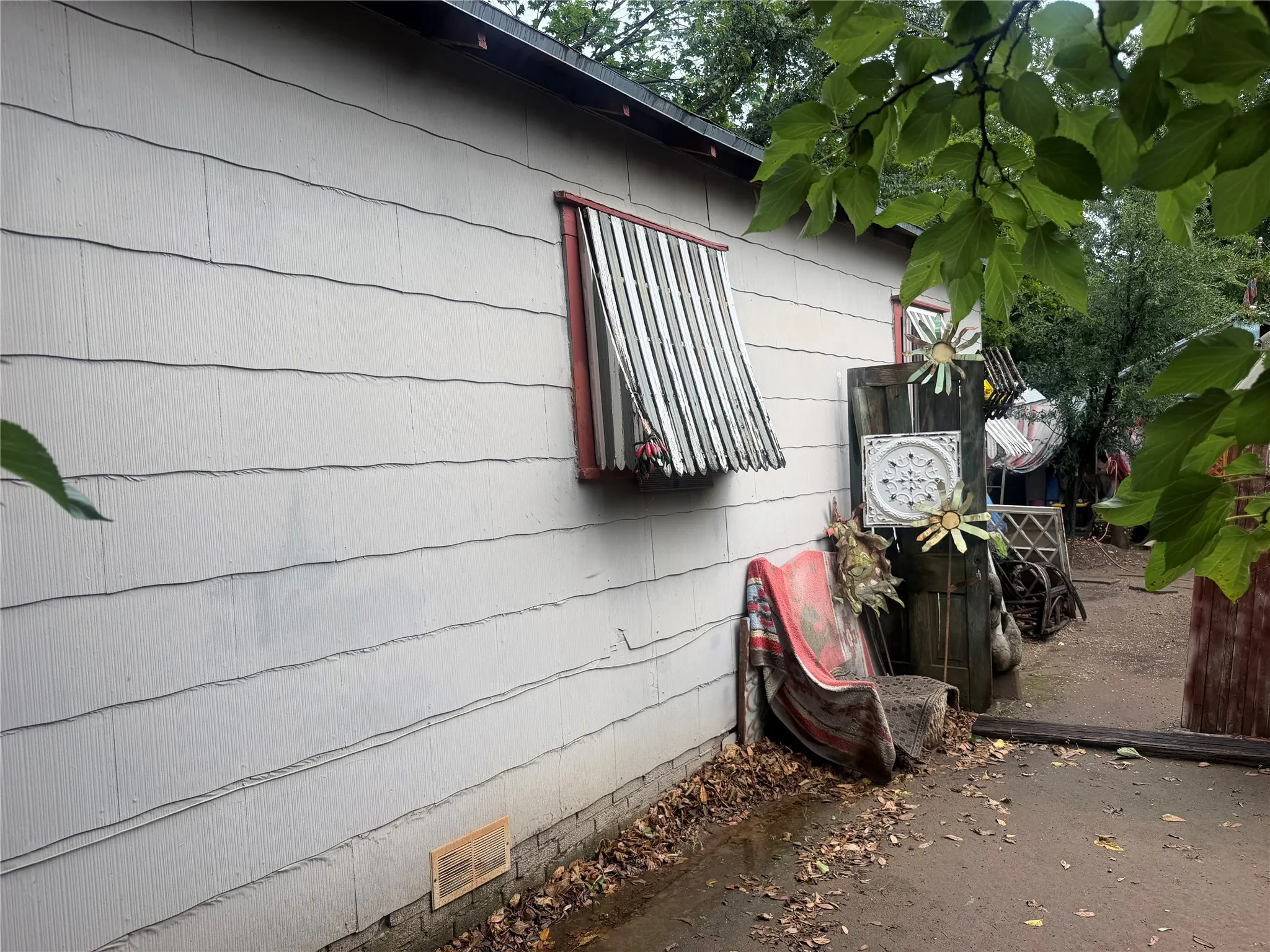 Single Family Residence For Sale in Clay County , 608 E Wichita Street, Henrietta, Texas 76365, 3 Bedrooms, 1 Bathroom, Garage spaces, 1,224 Sqft, built in 1940, Price $45,000, mls#21351672, Real Estate Agent in Henrietta, Homes For Sale in Clay county, Homes For Sale in Henrietta, Realtor in Henrietta Texas, Real Estate Brokerage Independent Realty Texas, Luminita Cordes Realtor