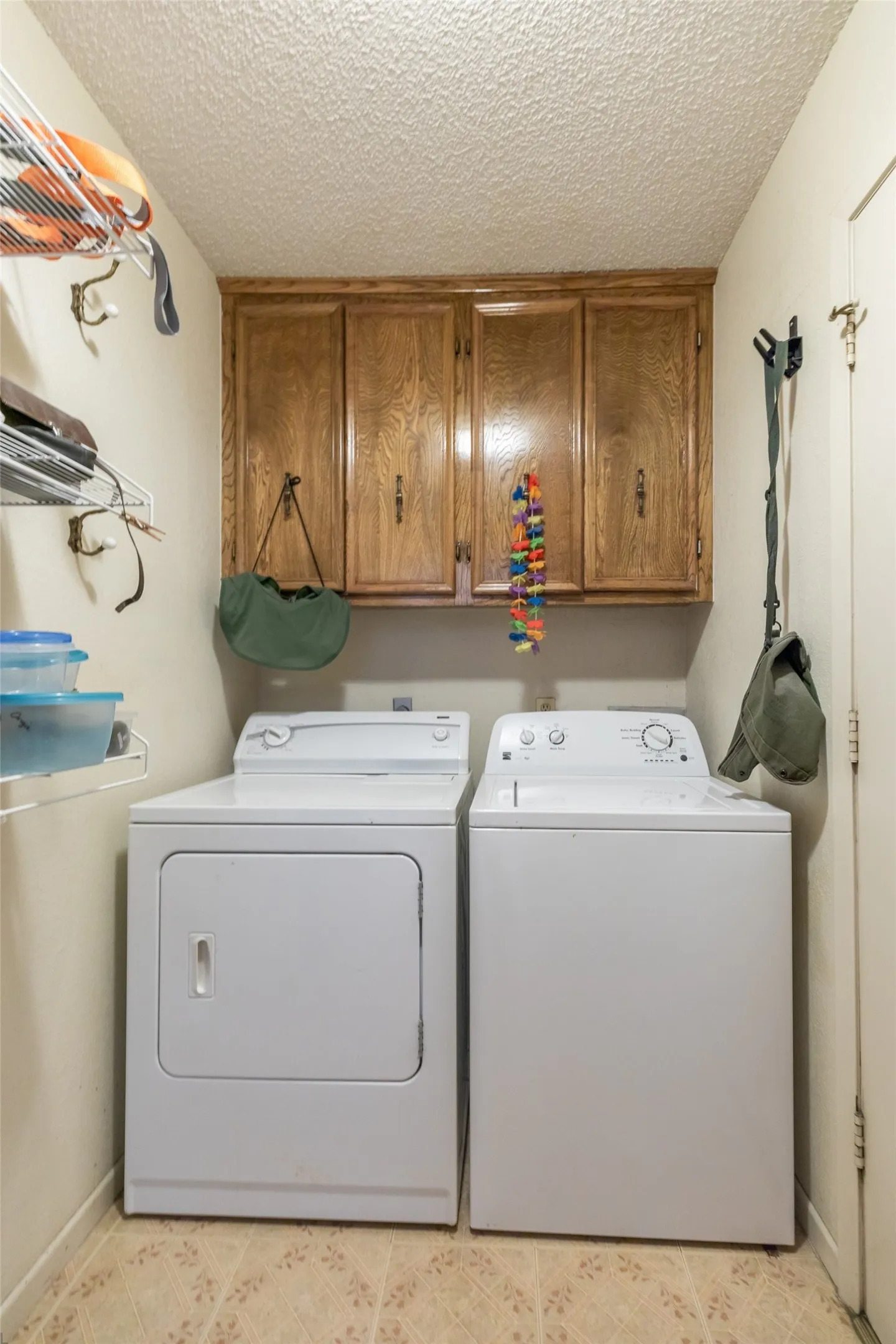 Single Family Residence For Sale in Taylor County , 1809 Lytle Shores Drive, Abilene, Texas 79602, 3 Bedroom, 2 Bathroom, 2 Garage spaces, 2,440 Sqft, built in 1979, mls#21351733, Real Estate Agent in Abilene, Homes For Sale in Taylor county, Homes For Sale in Abilene, Realtor in Abilene Texas, Real Estate Brokerage Independent Realty Texas, Luminita Cordes Realtor