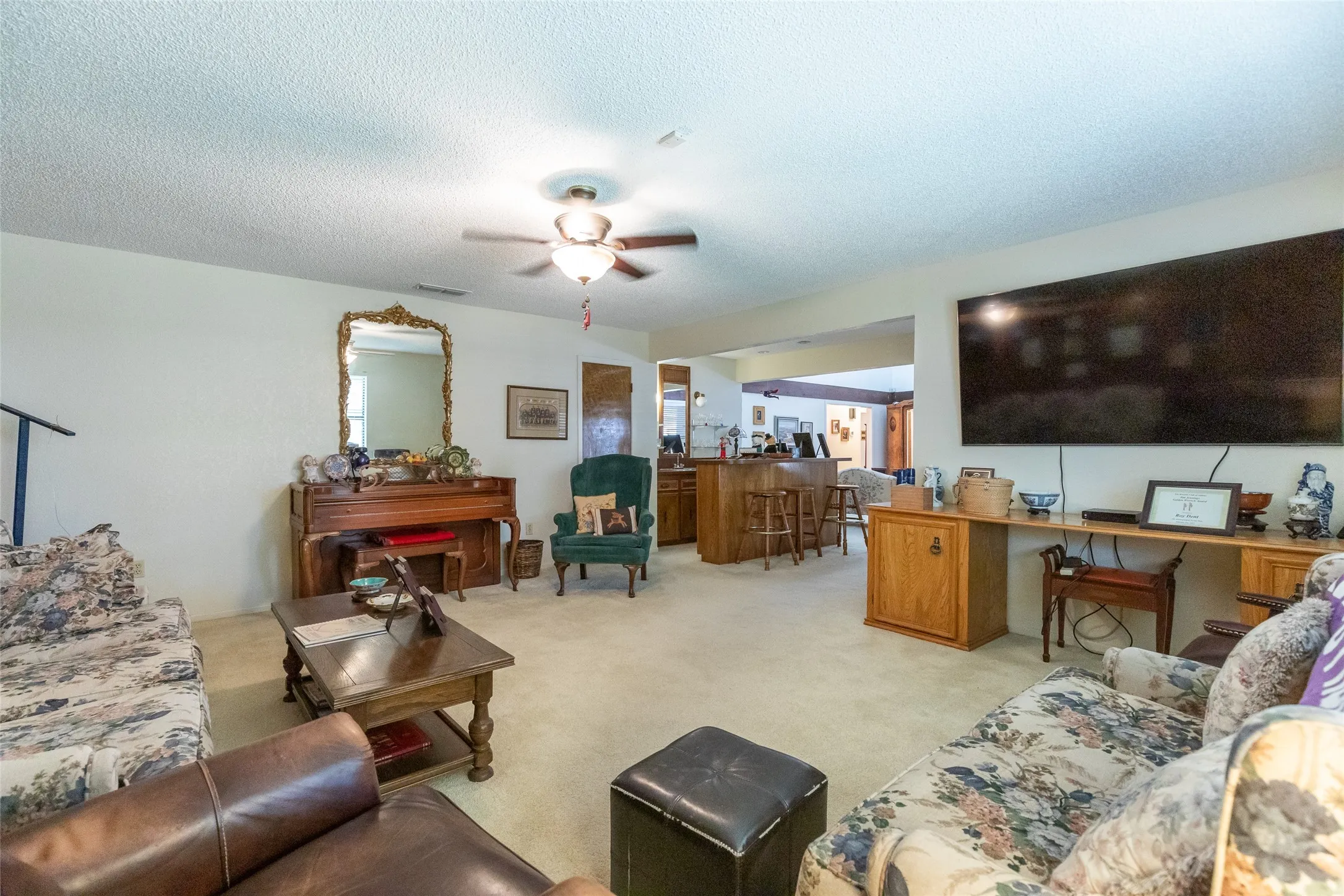 Single Family Residence For Sale in Taylor County , 1809 Lytle Shores Drive, Abilene, Texas 79602, 3 Bedroom, 2 Bathroom, 2 Garage spaces, 2,440 Sqft, built in 1979, mls#21351733, Real Estate Agent in Abilene, Homes For Sale in Taylor county, Homes For Sale in Abilene, Realtor in Abilene Texas, Real Estate Brokerage Independent Realty Texas, Luminita Cordes Realtor
