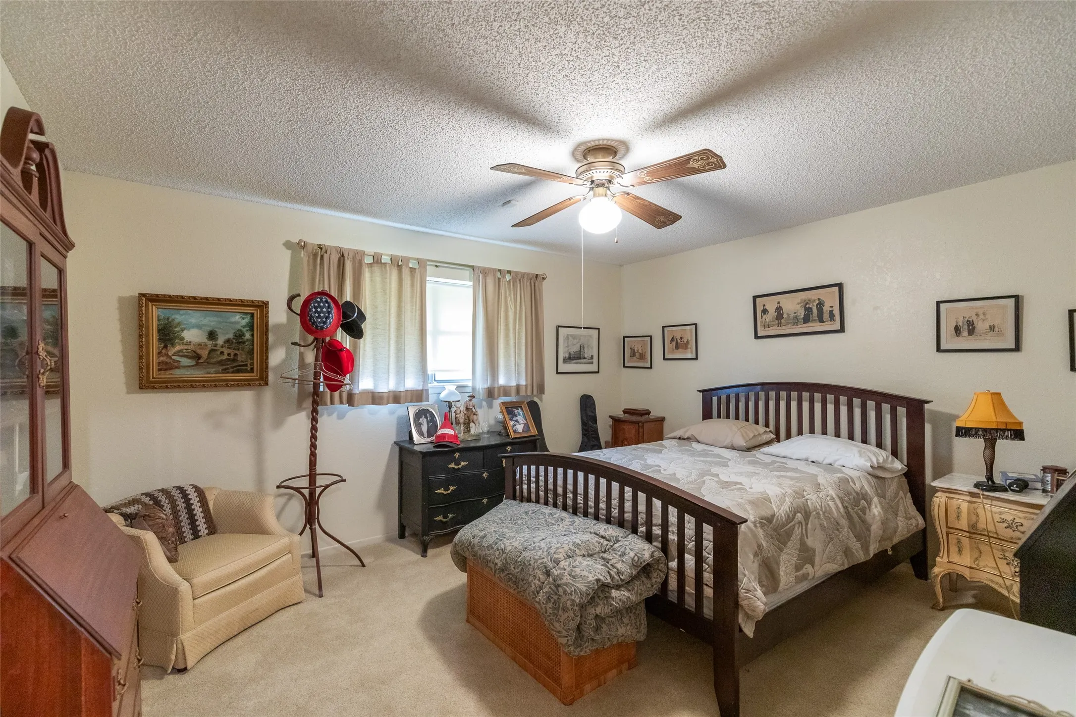 Single Family Residence For Sale in Taylor County , 1809 Lytle Shores Drive, Abilene, Texas 79602, 3 Bedroom, 2 Bathroom, 2 Garage spaces, 2,440 Sqft, built in 1979, mls#21351733, Real Estate Agent in Abilene, Homes For Sale in Taylor county, Homes For Sale in Abilene, Realtor in Abilene Texas, Real Estate Brokerage Independent Realty Texas, Luminita Cordes Realtor