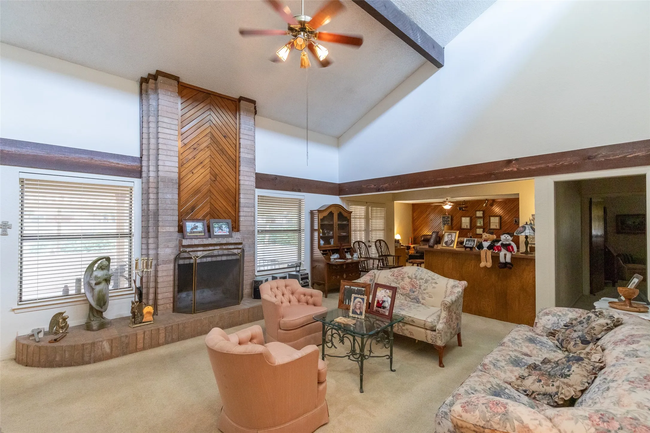 Single Family Residence For Sale in Taylor County , 1809 Lytle Shores Drive, Abilene, Texas 79602, 3 Bedroom, 2 Bathroom, 2 Garage spaces, 2,440 Sqft, built in 1979, mls#21351733, Real Estate Agent in Abilene, Homes For Sale in Taylor county, Homes For Sale in Abilene, Realtor in Abilene Texas, Real Estate Brokerage Independent Realty Texas, Luminita Cordes Realtor