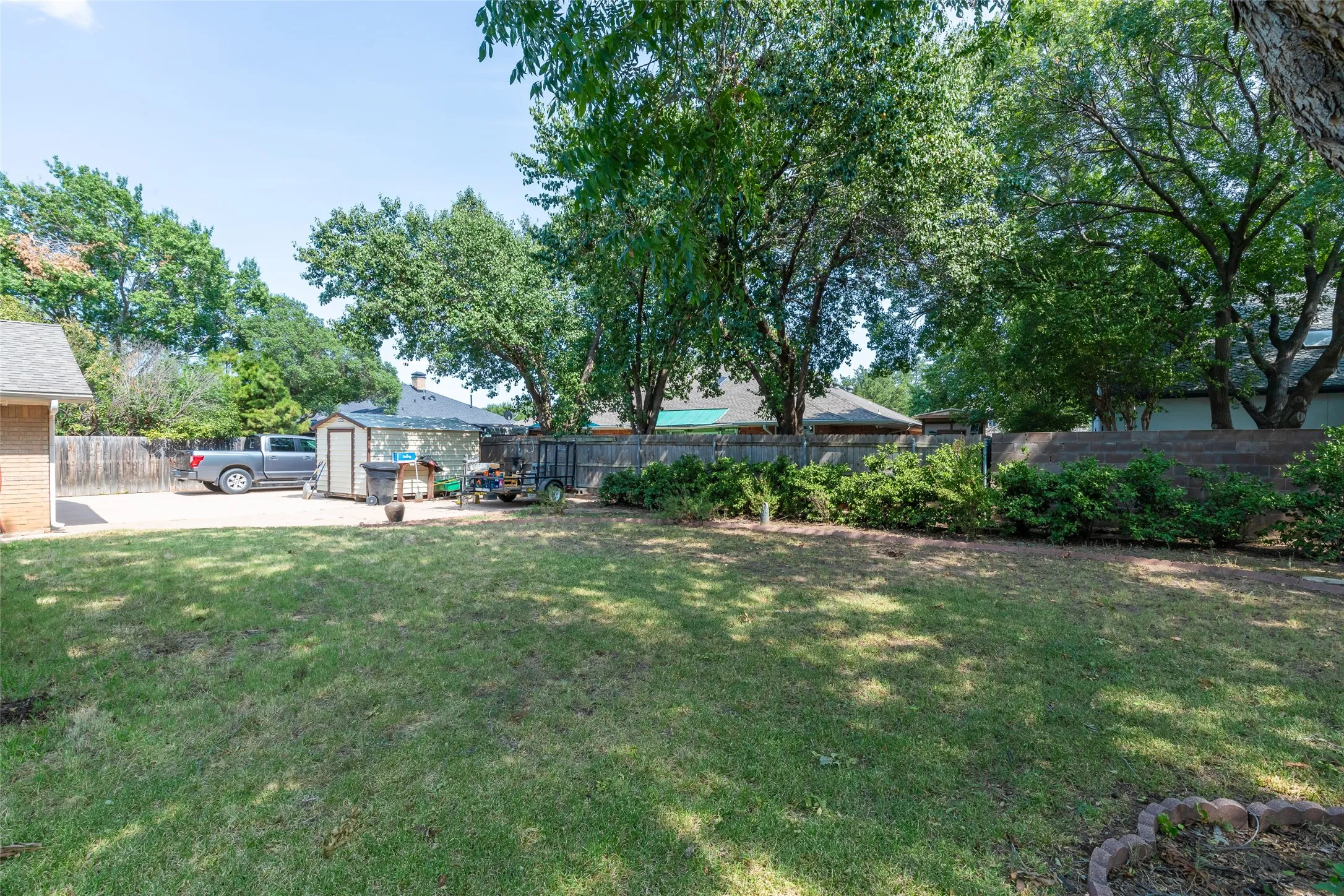 Single Family Residence For Sale in Taylor County , 1809 Lytle Shores Drive, Abilene, Texas 79602, 3 Bedroom, 2 Bathroom, 2 Garage spaces, 2,440 Sqft, built in 1979, mls#21351733, Real Estate Agent in Abilene, Homes For Sale in Taylor county, Homes For Sale in Abilene, Realtor in Abilene Texas, Real Estate Brokerage Independent Realty Texas, Luminita Cordes Realtor