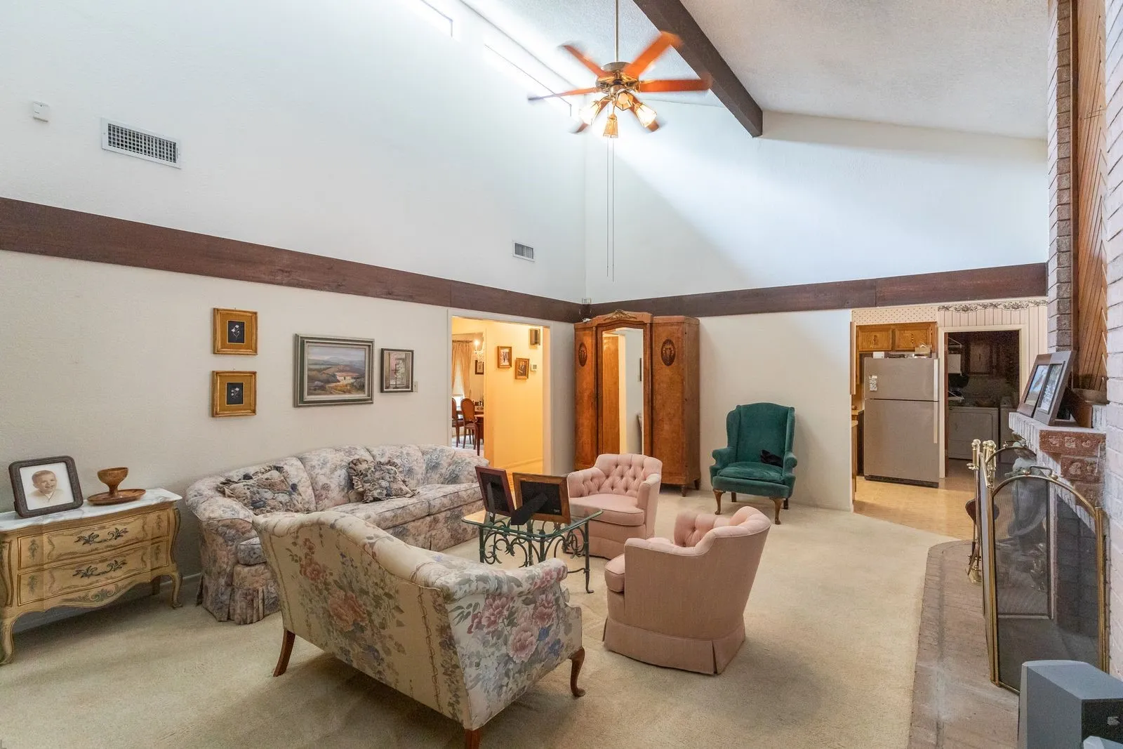 Single Family Residence For Sale in Taylor County , 1809 Lytle Shores Drive, Abilene, Texas 79602, 3 Bedroom, 2 Bathroom, 2 Garage spaces, 2,440 Sqft, built in 1979, mls#21351733, Real Estate Agent in Abilene, Homes For Sale in Taylor county, Homes For Sale in Abilene, Realtor in Abilene Texas, Real Estate Brokerage Independent Realty Texas, Luminita Cordes Realtor