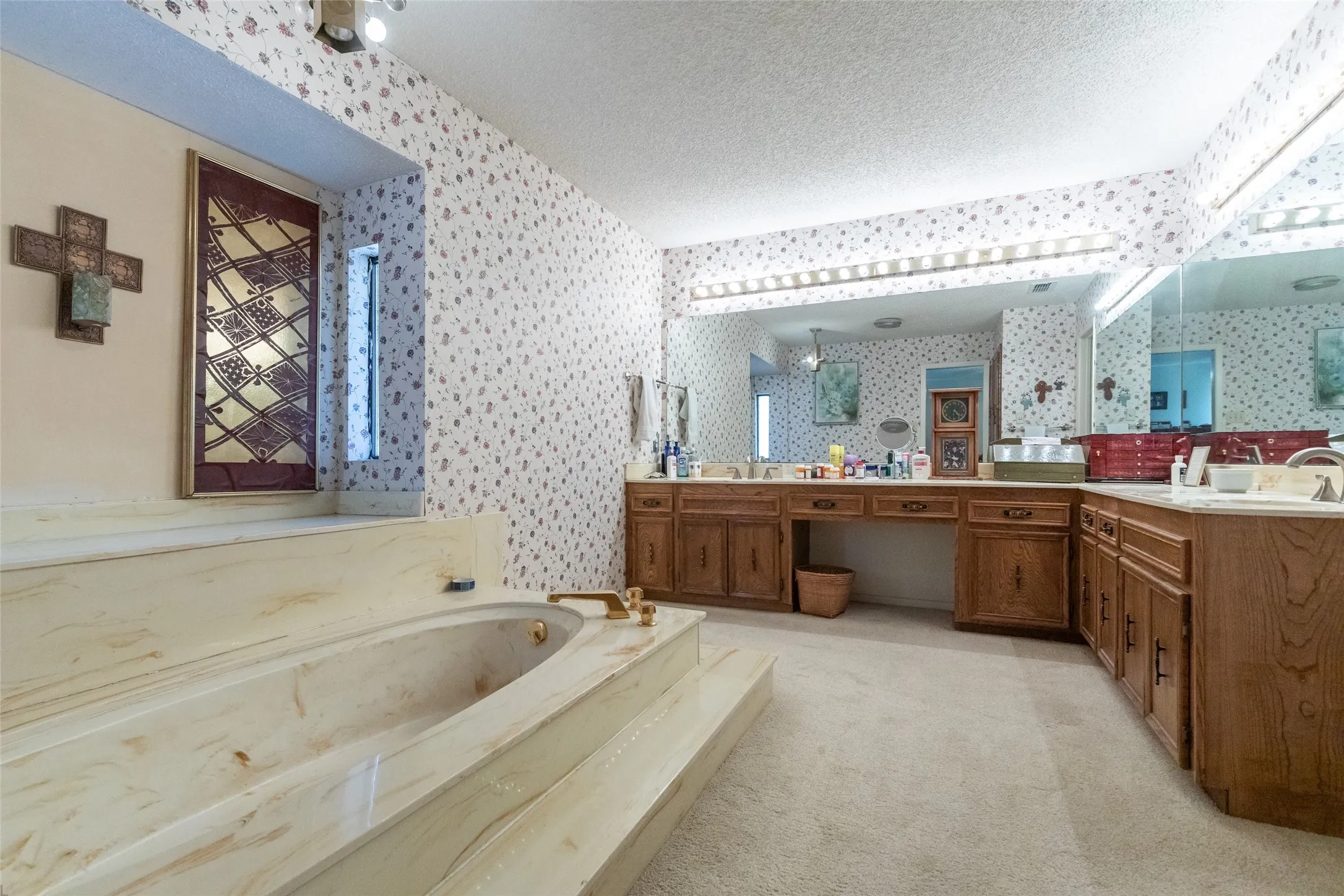 Single Family Residence For Sale in Taylor County , 1809 Lytle Shores Drive, Abilene, Texas 79602, 3 Bedroom, 2 Bathroom, 2 Garage spaces, 2,440 Sqft, built in 1979, mls#21351733, Real Estate Agent in Abilene, Homes For Sale in Taylor county, Homes For Sale in Abilene, Realtor in Abilene Texas, Real Estate Brokerage Independent Realty Texas, Luminita Cordes Realtor