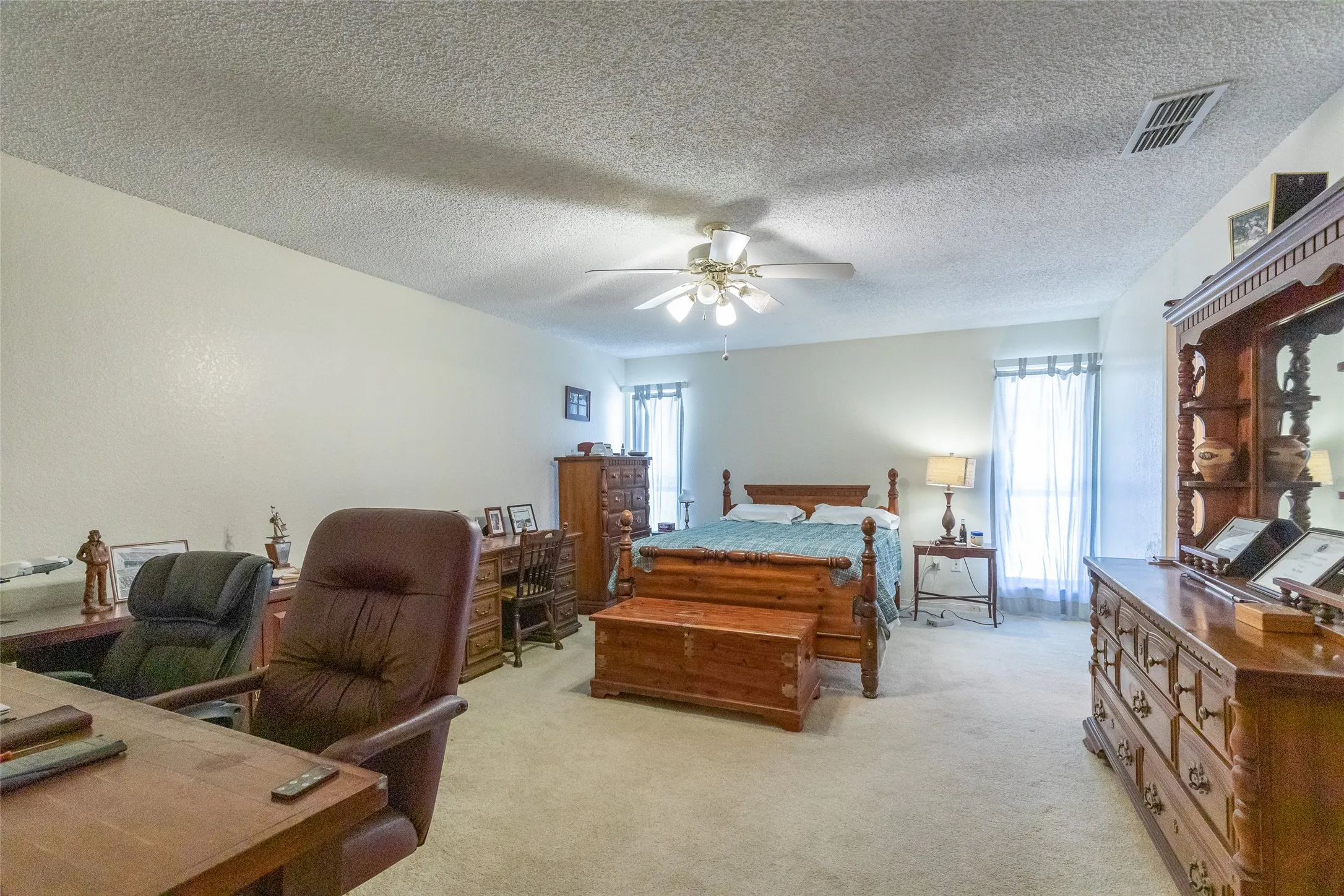 Single Family Residence For Sale in Taylor County , 1809 Lytle Shores Drive, Abilene, Texas 79602, 3 Bedroom, 2 Bathroom, 2 Garage spaces, 2,440 Sqft, built in 1979, mls#21351733, Real Estate Agent in Abilene, Homes For Sale in Taylor county, Homes For Sale in Abilene, Realtor in Abilene Texas, Real Estate Brokerage Independent Realty Texas, Luminita Cordes Realtor