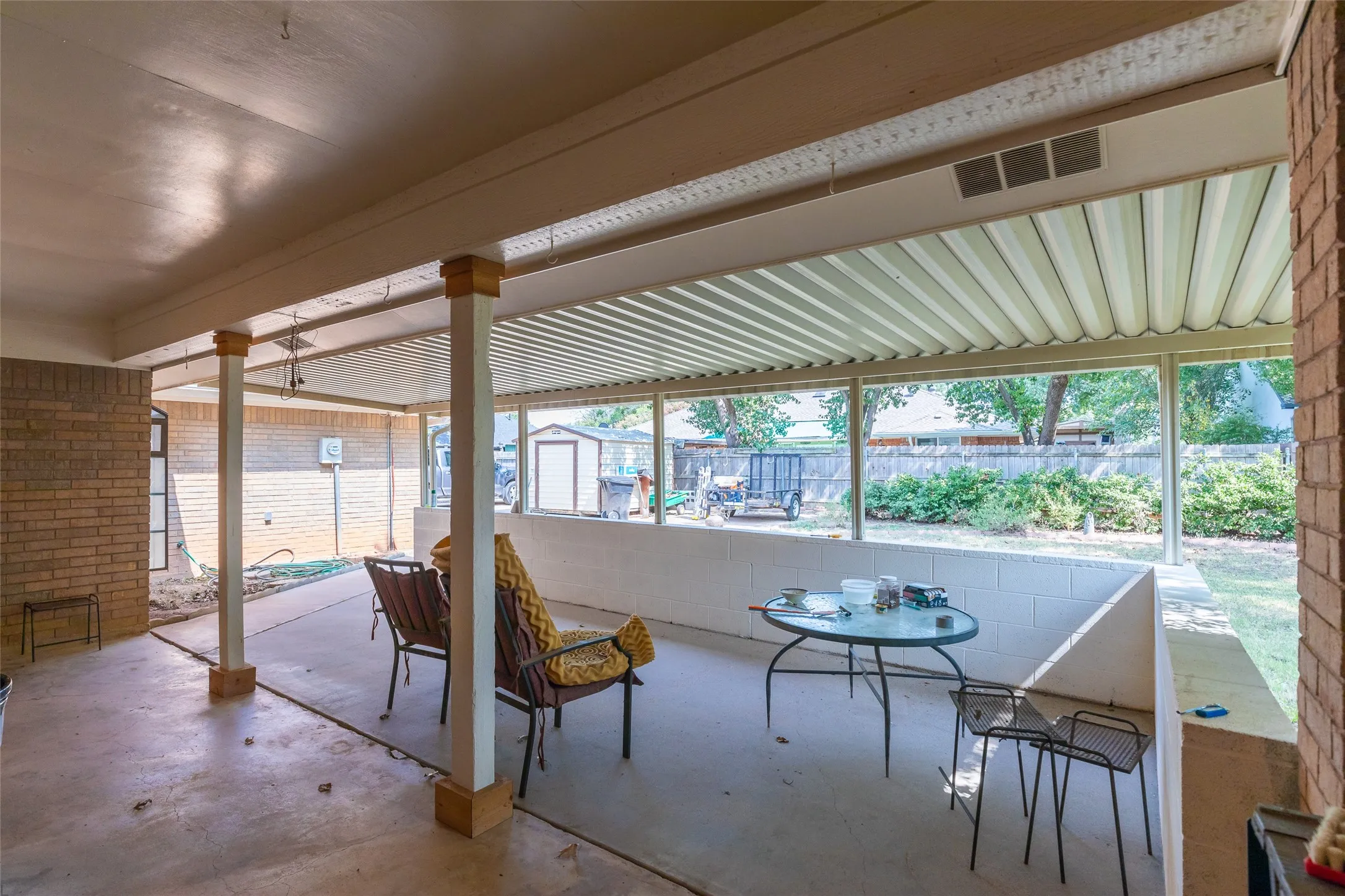 Single Family Residence For Sale in Taylor County , 1809 Lytle Shores Drive, Abilene, Texas 79602, 3 Bedroom, 2 Bathroom, 2 Garage spaces, 2,440 Sqft, built in 1979, mls#21351733, Real Estate Agent in Abilene, Homes For Sale in Taylor county, Homes For Sale in Abilene, Realtor in Abilene Texas, Real Estate Brokerage Independent Realty Texas, Luminita Cordes Realtor