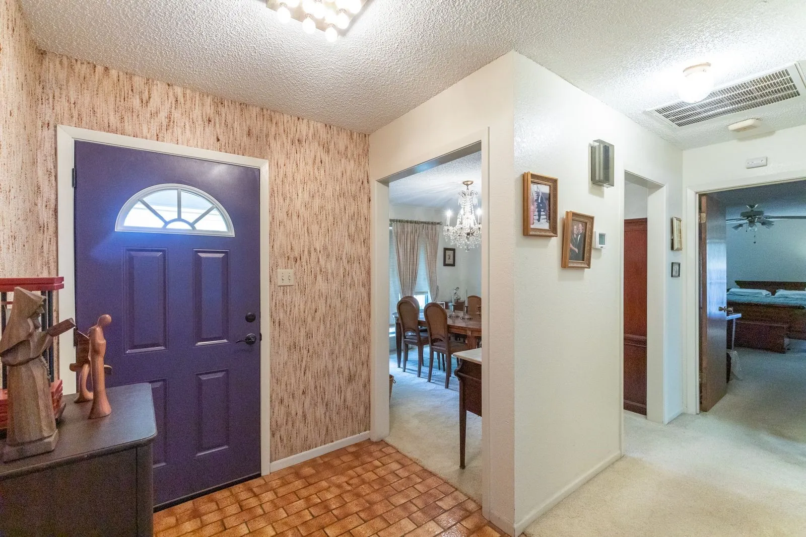 Single Family Residence For Sale in Taylor County , 1809 Lytle Shores Drive, Abilene, Texas 79602, 3 Bedroom, 2 Bathroom, 2 Garage spaces, 2,440 Sqft, built in 1979, mls#21351733, Real Estate Agent in Abilene, Homes For Sale in Taylor county, Homes For Sale in Abilene, Realtor in Abilene Texas, Real Estate Brokerage Independent Realty Texas, Luminita Cordes Realtor