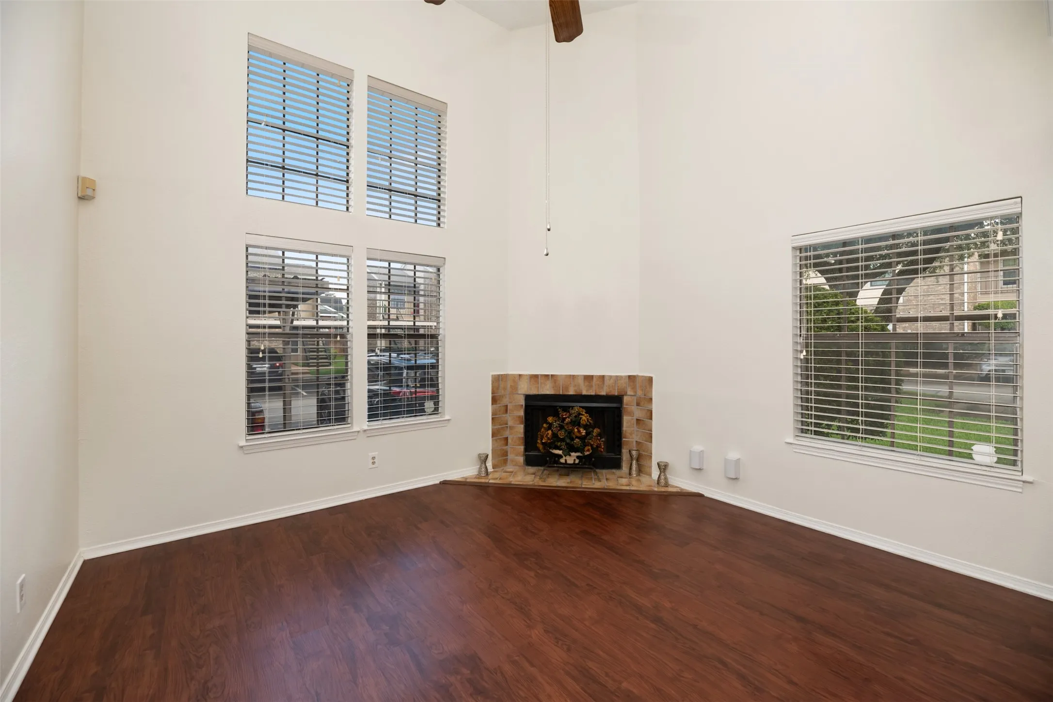 Condominium For Rent in Collin County , 4748 Old Bent Tree Lane 1601, Dallas, Texas 75287, 1 Bedroom, 2 Bathrooms, Garage spaces, 889 Sqft, built in 1985, Price $1,600, mls#21341939, Real Estate Agent in Dallas, Homes For Rent in Collin county, Homes For Rent in Dallas, Realtor in Dallas Texas, Real Estate Brokerage Independent Realty Texas, Luminita Cordes Realtor