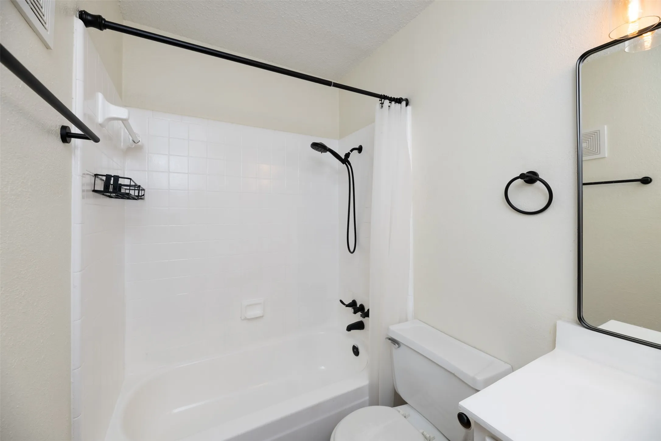 Condominium For Rent in Collin County , 4748 Old Bent Tree Lane 1601, Dallas, Texas 75287, 1 Bedroom, 2 Bathrooms, Garage spaces, 889 Sqft, built in 1985, Price $1,600, mls#21341939, Real Estate Agent in Dallas, Homes For Rent in Collin county, Homes For Rent in Dallas, Realtor in Dallas Texas, Real Estate Brokerage Independent Realty Texas, Luminita Cordes Realtor