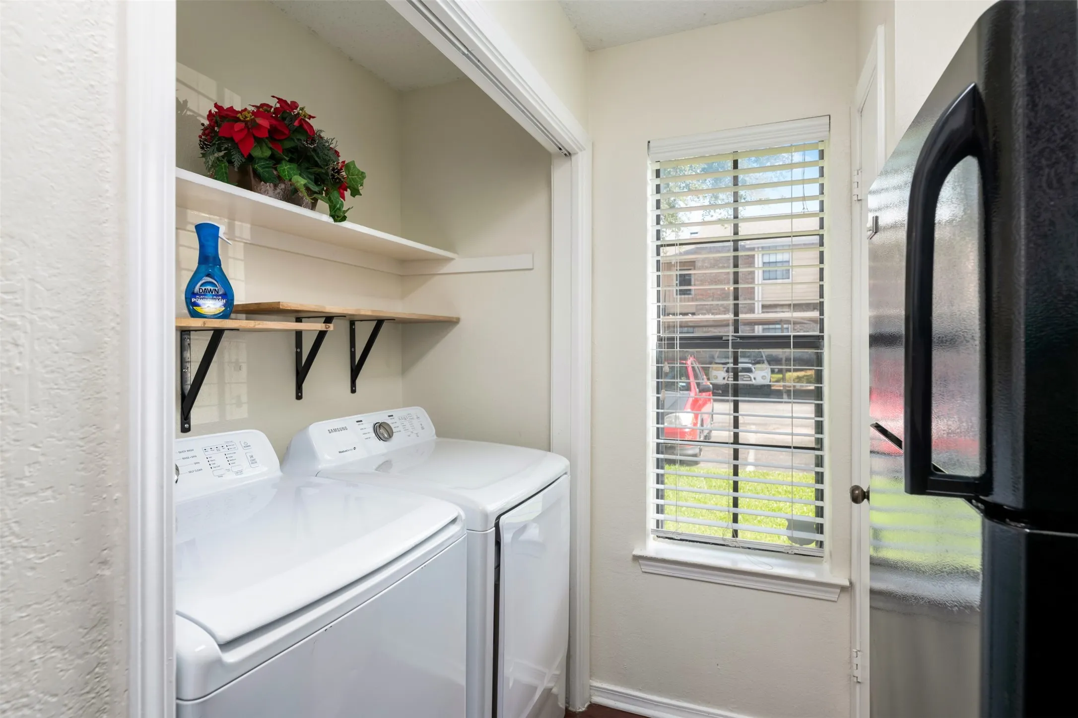 Condominium For Rent in Collin County , 4748 Old Bent Tree Lane 1601, Dallas, Texas 75287, 1 Bedroom, 2 Bathrooms, Garage spaces, 889 Sqft, built in 1985, Price $1,600, mls#21341939, Real Estate Agent in Dallas, Homes For Rent in Collin county, Homes For Rent in Dallas, Realtor in Dallas Texas, Real Estate Brokerage Independent Realty Texas, Luminita Cordes Realtor