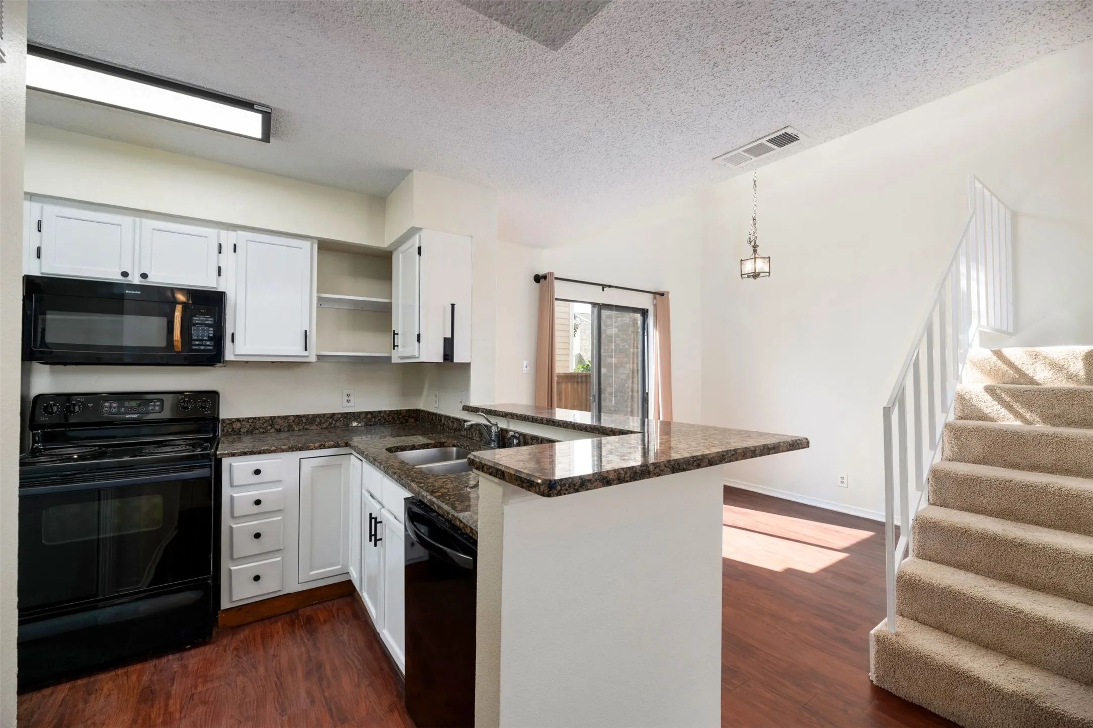 Condominium For Rent in Collin County , 4748 Old Bent Tree Lane 1601, Dallas, Texas 75287, 1 Bedroom, 2 Bathrooms, Garage spaces, 889 Sqft, built in 1985, Price $1,600, mls#21341939, Real Estate Agent in Dallas, Homes For Rent in Collin county, Homes For Rent in Dallas, Realtor in Dallas Texas, Real Estate Brokerage Independent Realty Texas, Luminita Cordes Realtor