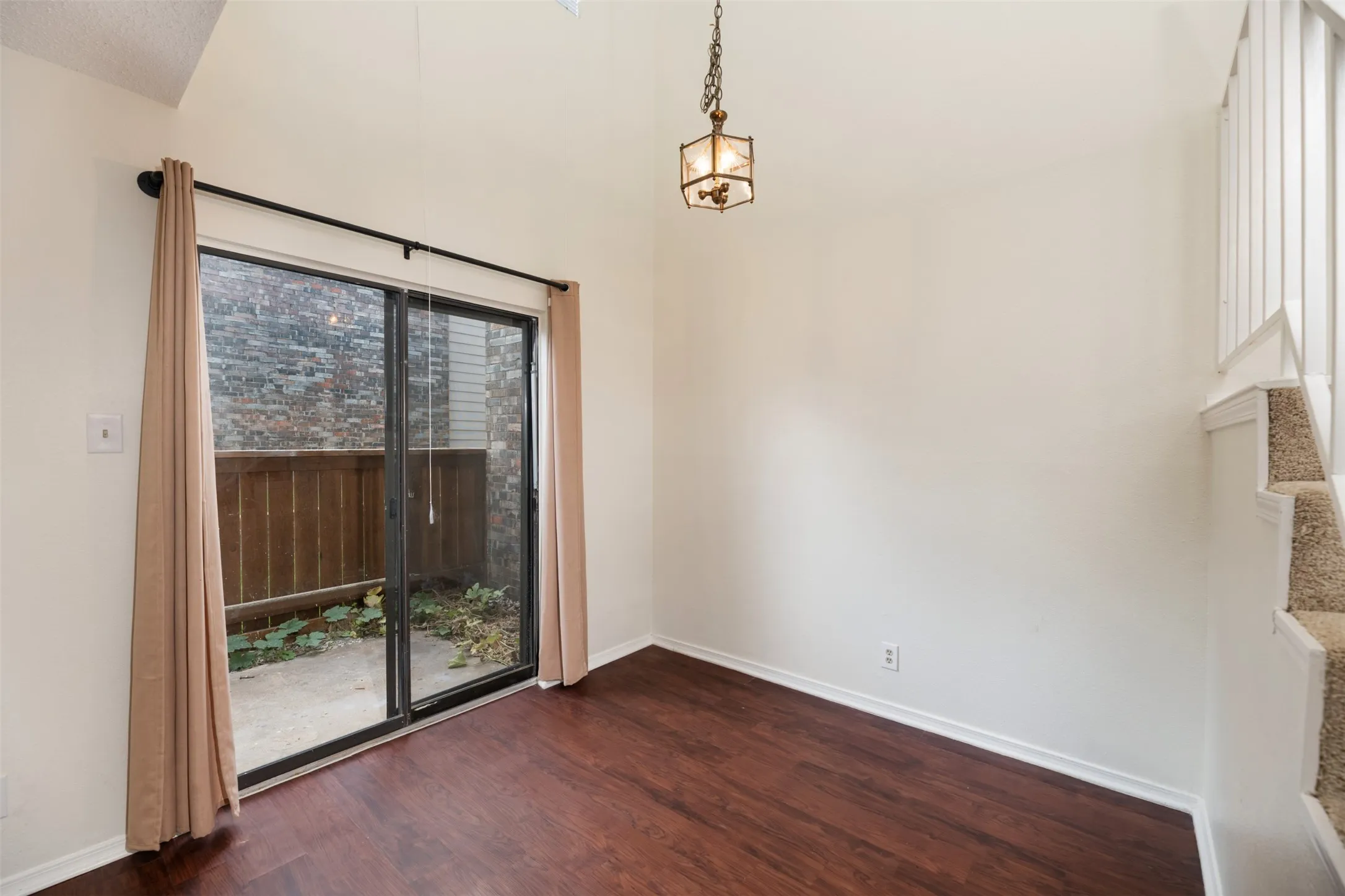 Condominium For Rent in Collin County , 4748 Old Bent Tree Lane 1601, Dallas, Texas 75287, 1 Bedroom, 2 Bathrooms, Garage spaces, 889 Sqft, built in 1985, Price $1,600, mls#21341939, Real Estate Agent in Dallas, Homes For Rent in Collin county, Homes For Rent in Dallas, Realtor in Dallas Texas, Real Estate Brokerage Independent Realty Texas, Luminita Cordes Realtor