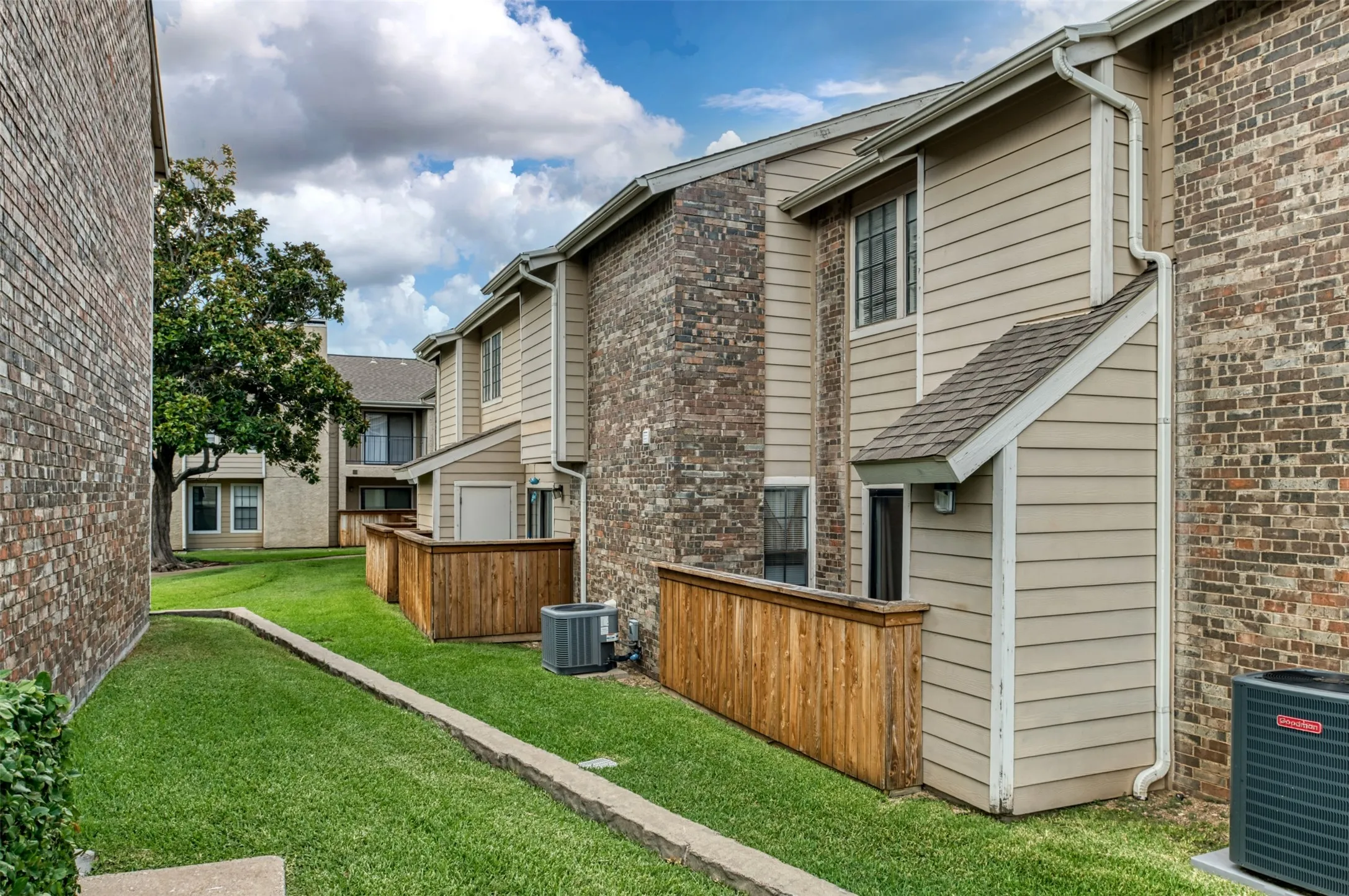 Condominium For Rent in Collin County , 4748 Old Bent Tree Lane 1601, Dallas, Texas 75287, 1 Bedroom, 2 Bathrooms, Garage spaces, 889 Sqft, built in 1985, Price $1,600, mls#21341939, Real Estate Agent in Dallas, Homes For Rent in Collin county, Homes For Rent in Dallas, Realtor in Dallas Texas, Real Estate Brokerage Independent Realty Texas, Luminita Cordes Realtor