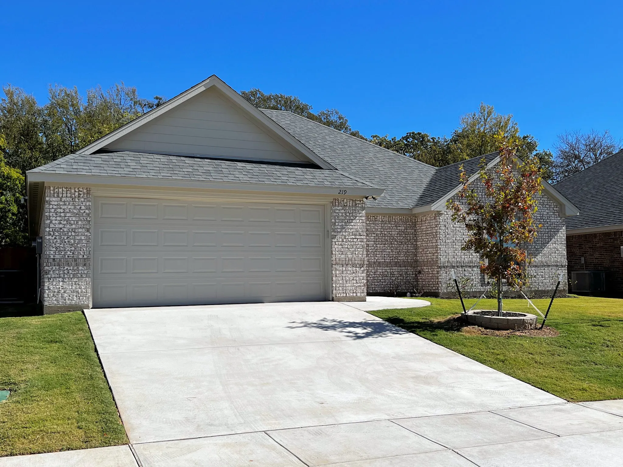 Single Family Residence For Rent in Parker County , 219 Clover Circle, Weatherford, Texas 76086, 3 Bedroom, 2 Bathroom, 2 Garage spaces, 1,575 Sqft, built in 2022, mls#21350591, Real Estate Agent in Weatherford, Homes For Rent in Parker county, Homes For Rent in Weatherford, Realtor in Weatherford Texas, Real Estate Brokerage Independent Realty Texas, Luminita Cordes Realtor