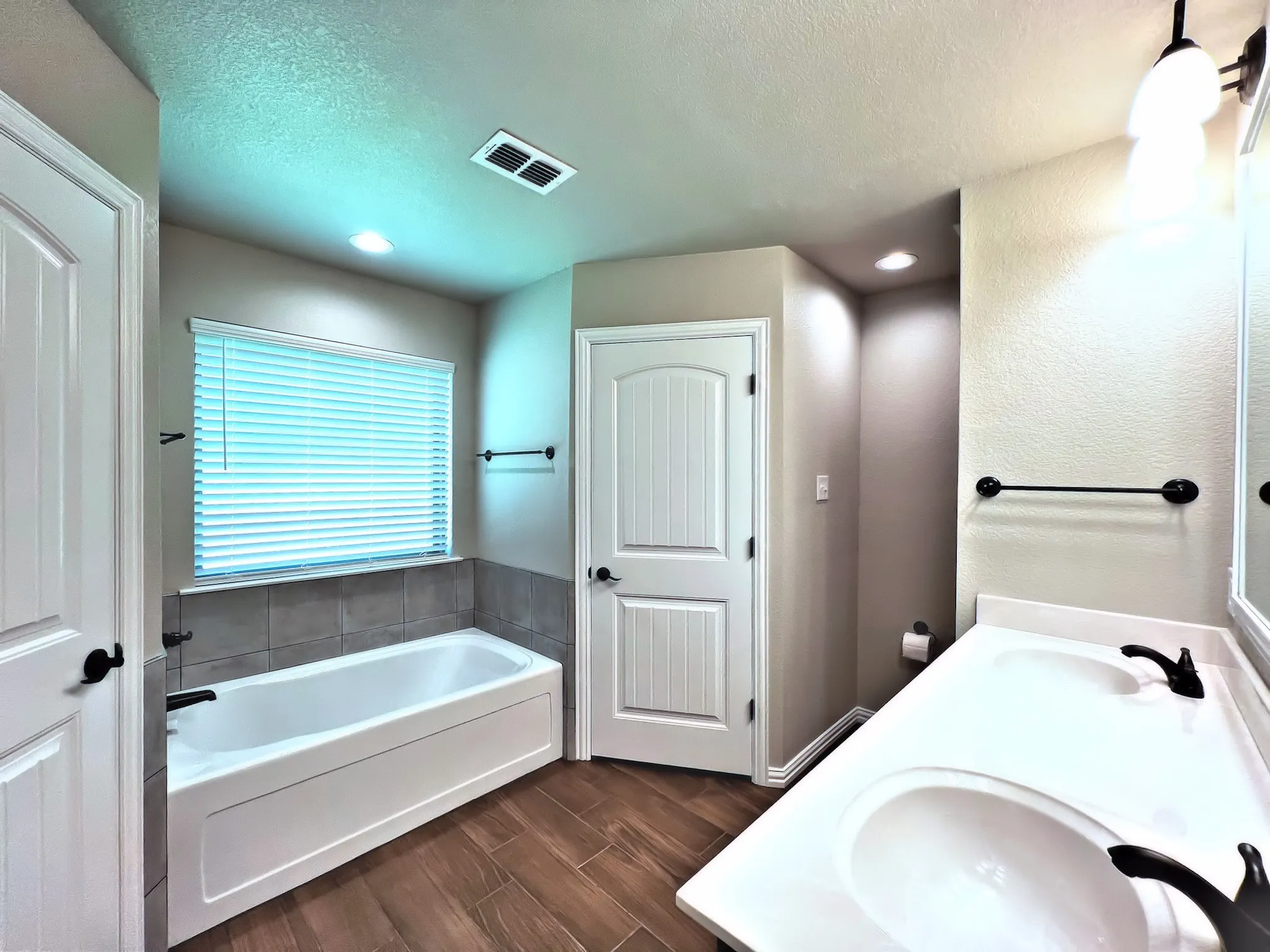 Single Family Residence For Rent in Parker County , 219 Clover Circle, Weatherford, Texas 76086, 3 Bedroom, 2 Bathroom, 2 Garage spaces, 1,575 Sqft, built in 2022, mls#21350591, Real Estate Agent in Weatherford, Homes For Rent in Parker county, Homes For Rent in Weatherford, Realtor in Weatherford Texas, Real Estate Brokerage Independent Realty Texas, Luminita Cordes Realtor